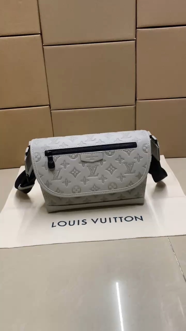 高品质
M14912新款⚠头层原厂皮 (特级做工)〈163芯片〉大货...