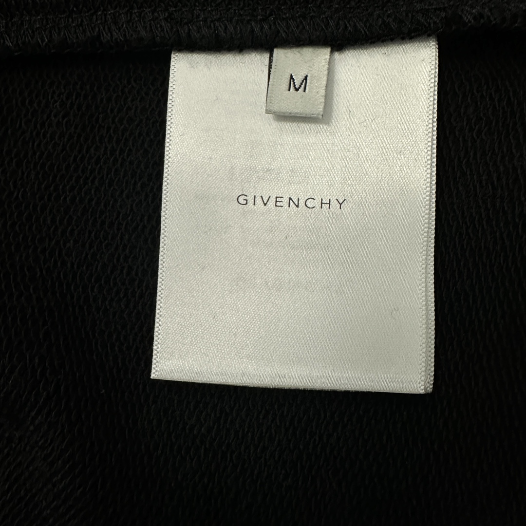 Givenchy纪梵希2024新款4g连帽卫衣情侣龙年限定logo男女帽衫本款长袖连帽卫衣正面饰以4GL
