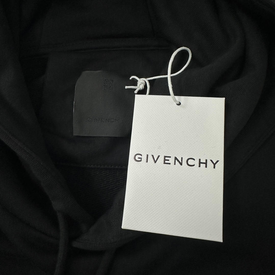Givenchy纪梵希2024新款4g连帽卫衣情侣龙年限定logo男女帽衫本款长袖连帽卫衣正面饰以4GL