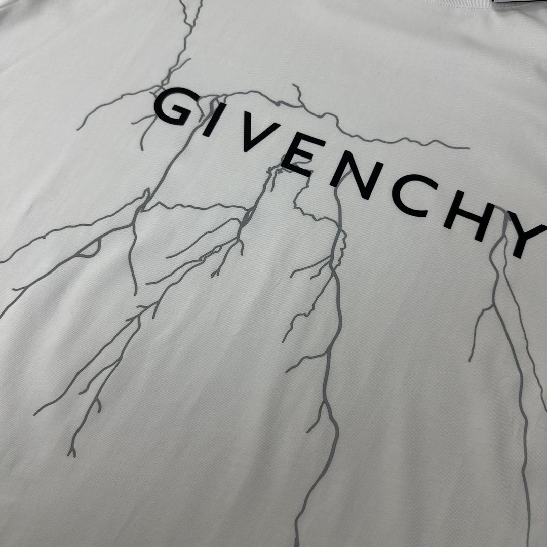 Givenchy纪梵希2024春夏新款闪电字母印花反光圆领短袖T恤男女同款本款短袖棉质T恤圆领正面饰以G