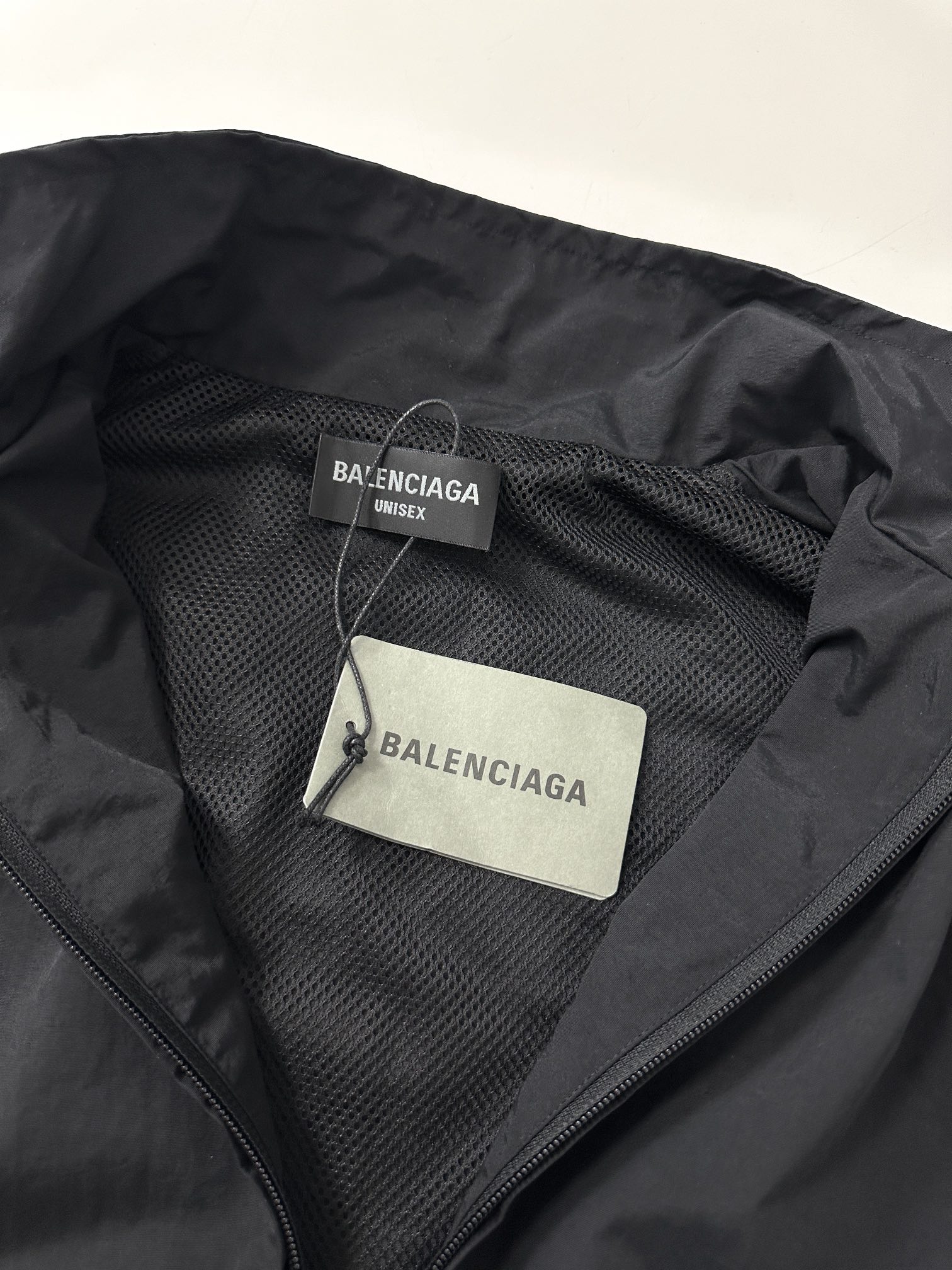 Balenciaga巴黎世家2024春夏新款外套手臂涂鸦logo冲锋衣夹克本款科技府绸中性款型大号版型高