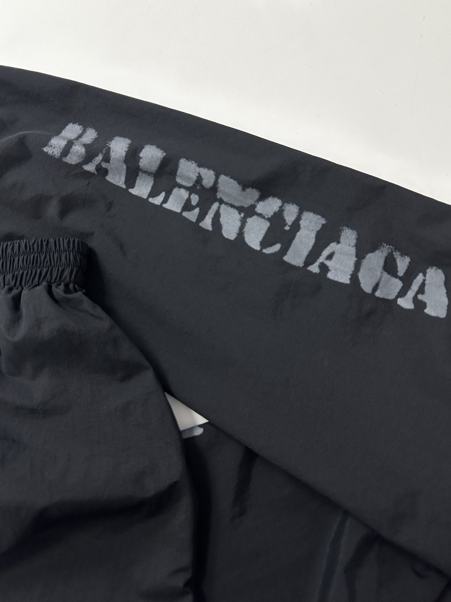 Balenciaga巴黎世家2024春夏新款外套手臂涂鸦logo冲锋衣夹克本款科技府绸中性款型大号版型高
