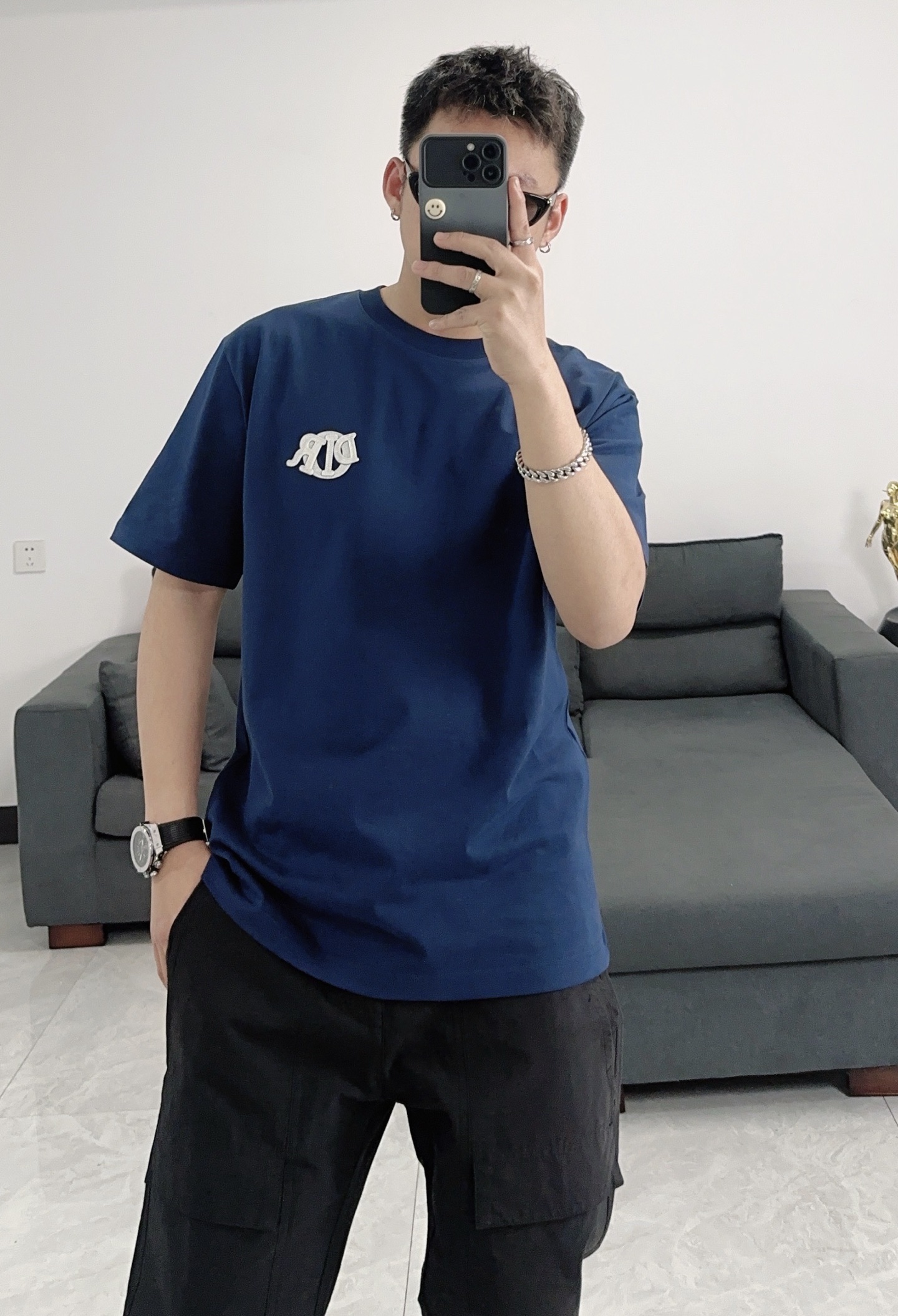  Dior迪奥2025新款蛇年限定胸前刺绣字母短袖T恤男女同款
这款 Dior Charm T 恤以图案