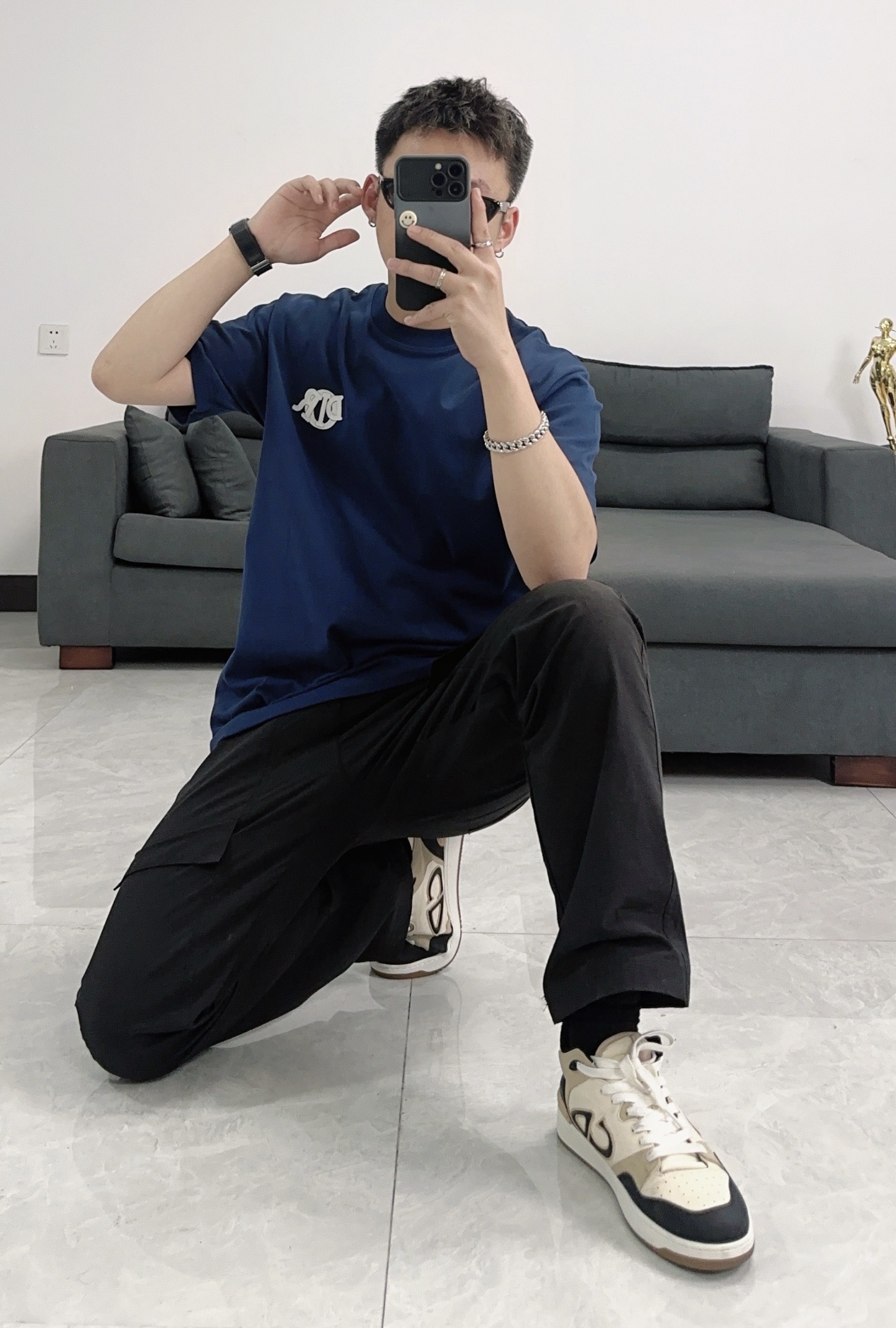  Dior迪奥2025新款蛇年限定胸前刺绣字母短袖T恤男女同款
这款 Dior Charm T 恤以图案