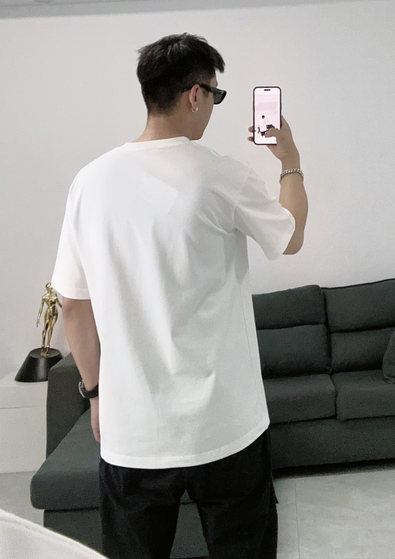  Dior迪奥2025新款蛇年限定胸前刺绣字母短袖T恤男女同款
这款 Dior Charm T 恤以图案