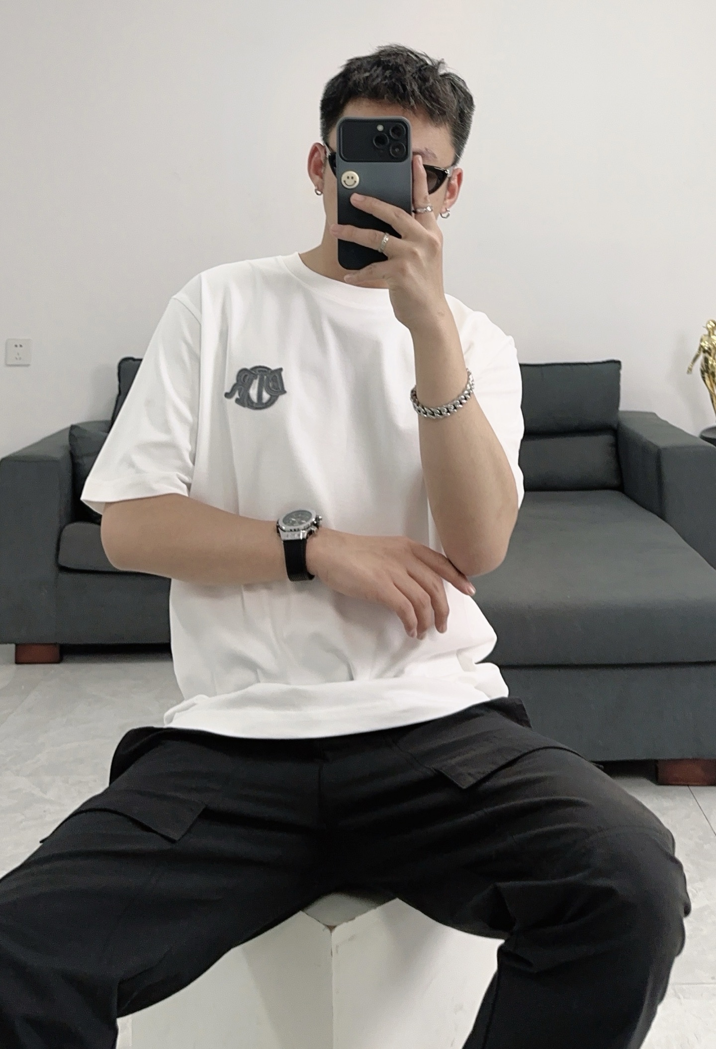  Dior迪奥2025新款蛇年限定胸前刺绣字母短袖T恤男女同款
这款 Dior Charm T 恤以图案
