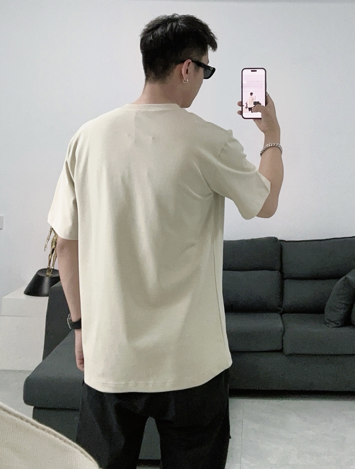  Dior迪奥2025新款蛇年限定胸前刺绣字母短袖T恤男女同款
这款 Dior Charm T 恤以图案