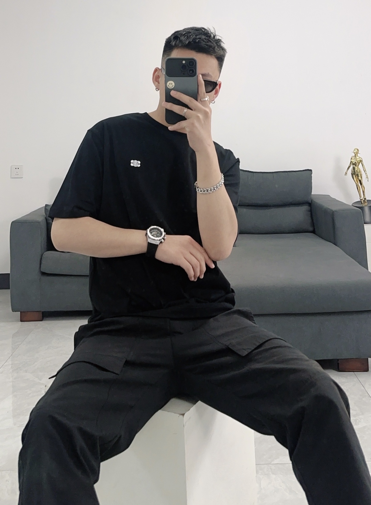  Celine/赛琳2025新款纯色凯旋门刺绣短袖T恤男女同款
本款短袖T恤TRIOMPHE刺绣，宽松版