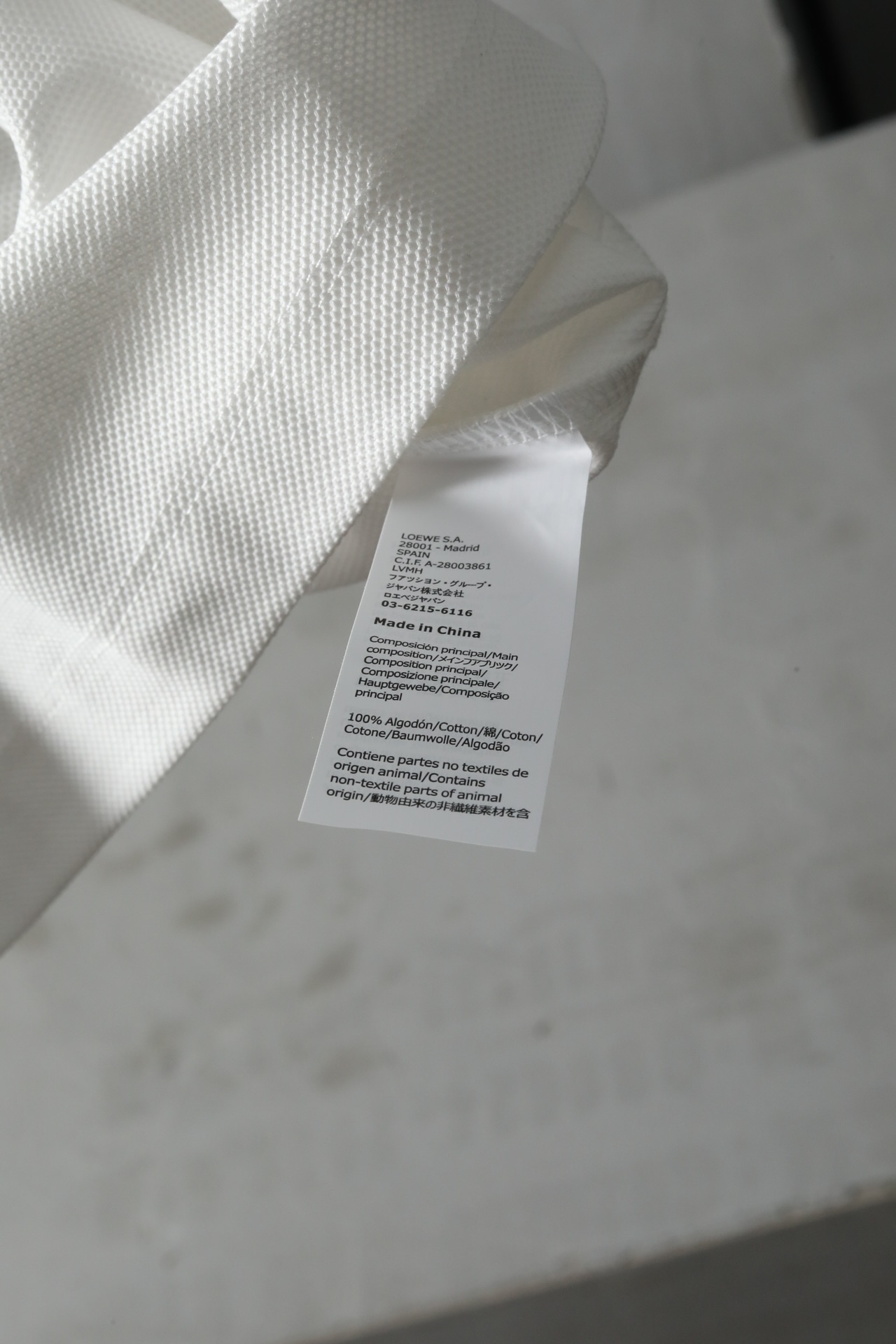 春夏新品LO*E*WE圆领T恤经典的黑白双色微宽松版型贴近lw时尚简约的风格和设计语言来自LW日本线的独