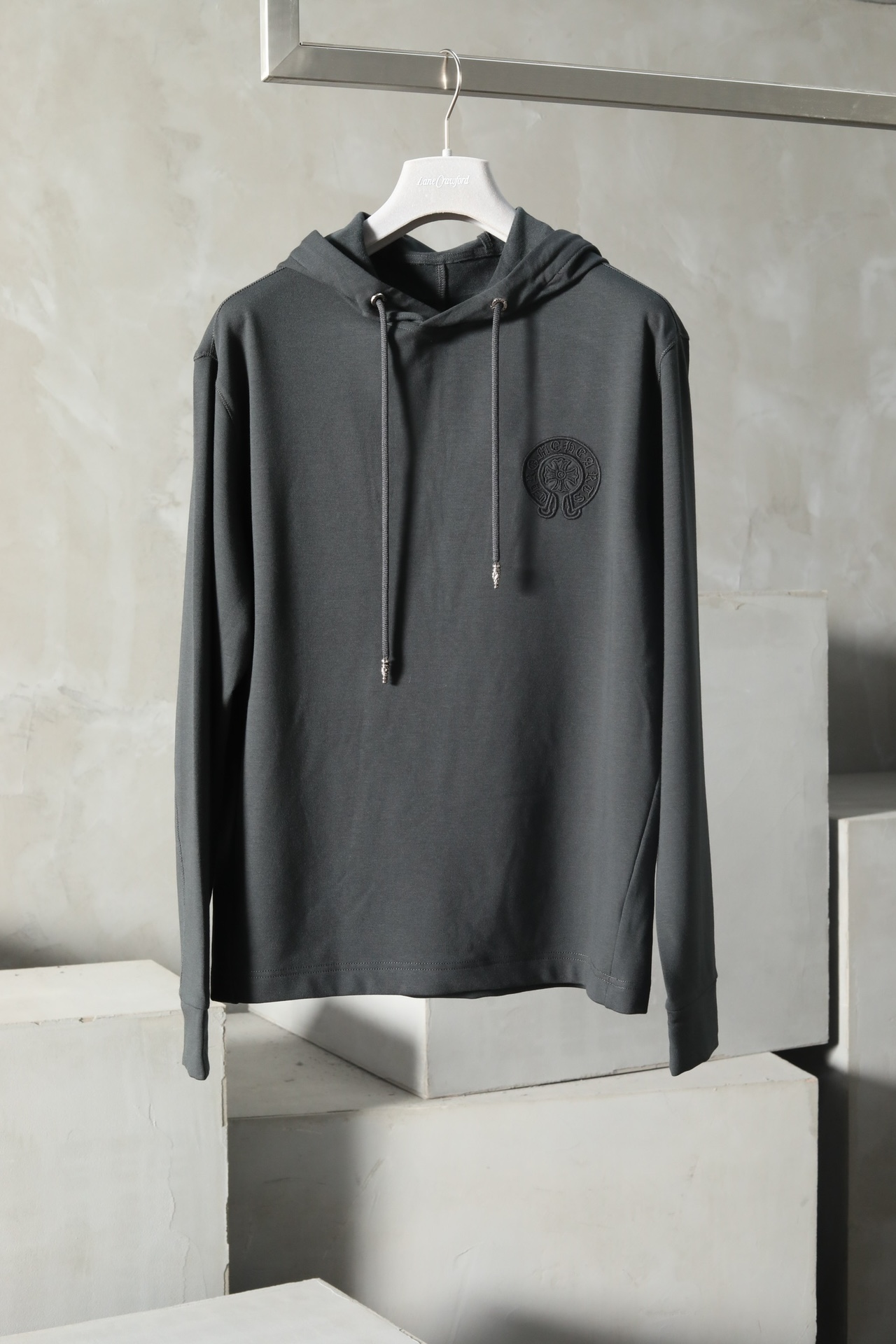 NO:502766,CRS top luxury trendy brand refreshing hooded sweatshirt base. Selected 44.4 long velvet cotton 50.2 viscose 5.4 spandex, elastic and soft combination, multiple wash and pre-shrinkage treatment, easily cope with the disadvantages of traditional basement in autumn and winter. Both hands inside and outside, soft inside inside, short velvet enhances warmth performance, comfortable and elastic. The hat design can be worn outside and close to the body. Color black dark blue gray Size M-3XL #WY28186,,hoodie,sweatshirts,hats,alexander wang19860909CRS顶级奢华潮牌 清爽带帽卫衣型打底. 精选44.4长绒棉50.2粘纤5.4氨纶,弹力舒柔化合,多重水洗预缩处理,轻松应对秋冬传统打底的浮毛缩水弊端.内外双手感,内里贴身柔软,短绒加强保暖性能,外料舒爽,弹力十足.带帽设计可外穿可贴身的穿搭利器. 颜色黑色 深青灰 尺码M-3XL #WY28186,,hoodie,sweatshirts,hats,alexander wang,Men's clothing