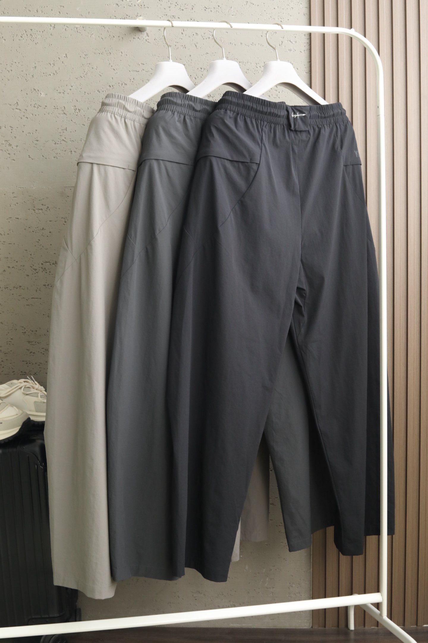 Yohji ya**moto｜2026 春夏新款运动卫裤 时尚演绎 ，三色设计，续写设计风格｜定制弹力混