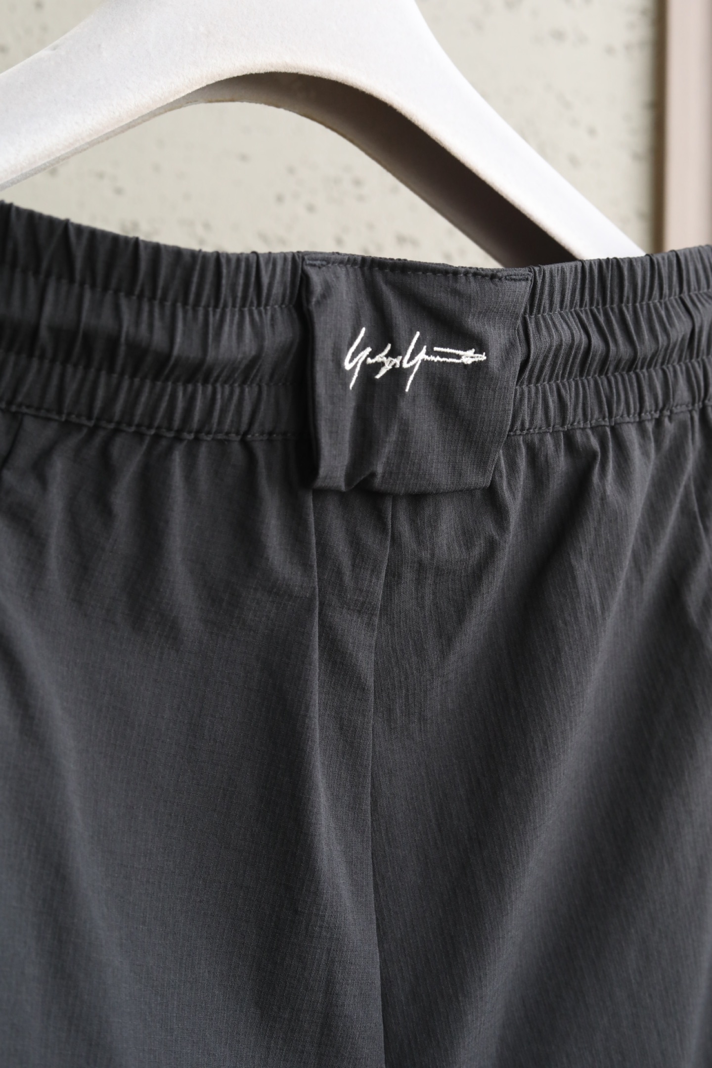 Yohji ya**moto｜2026 春夏新款运动卫裤 时尚演绎 ，三色设计，续写设计风格｜定制弹力混