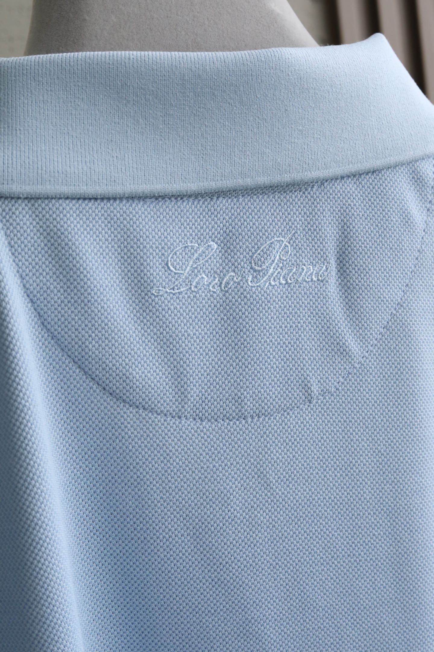 🔥 loro Piana春夏季桑蚕丝混纺T恤 | 品质之选，清爽潇洒🔥👕 高品质面料：精选22.5%莱赛