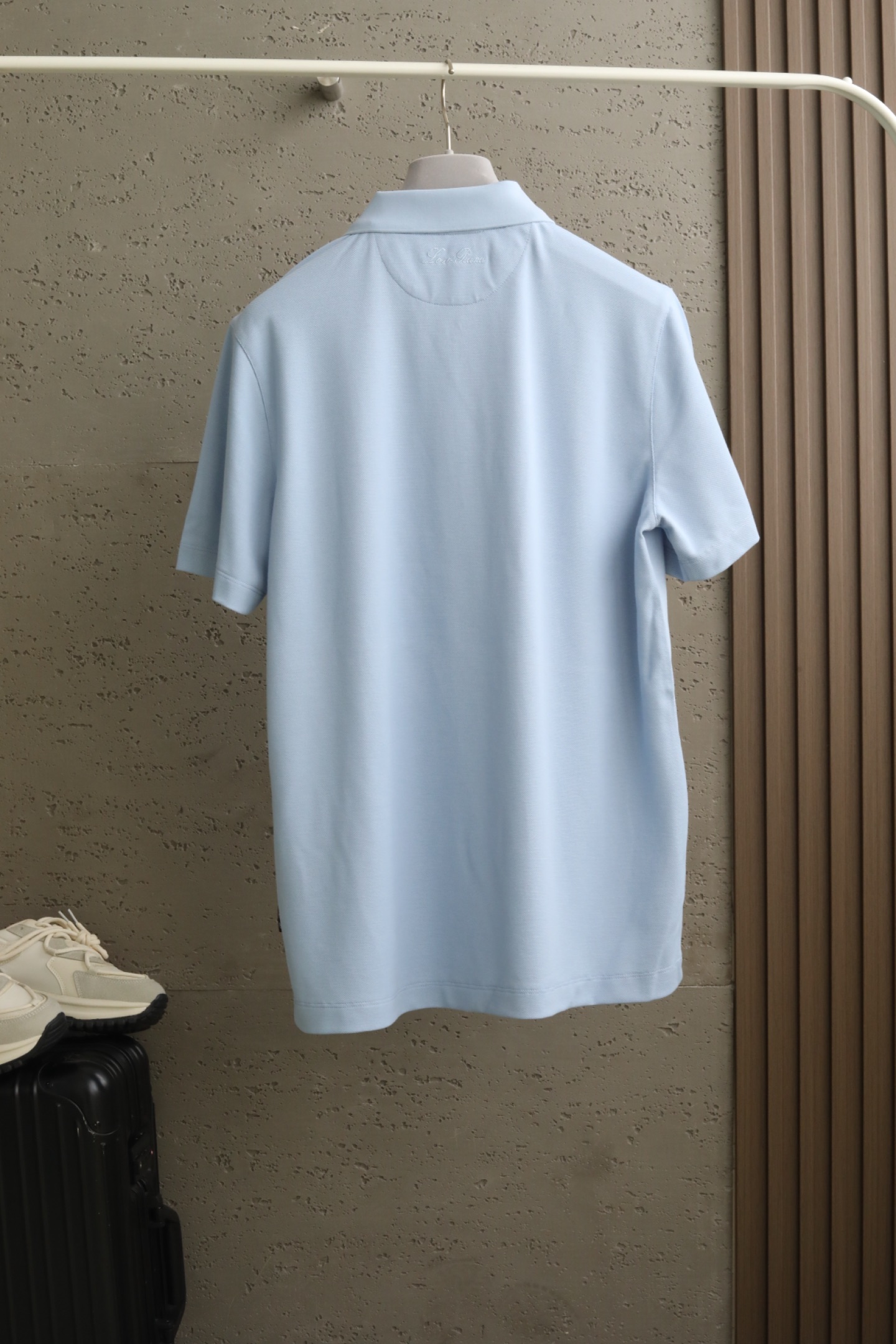 🔥 loro Piana春夏季桑蚕丝混纺T恤 | 品质之选，清爽潇洒🔥👕 高品质面料：精选22.5%莱赛