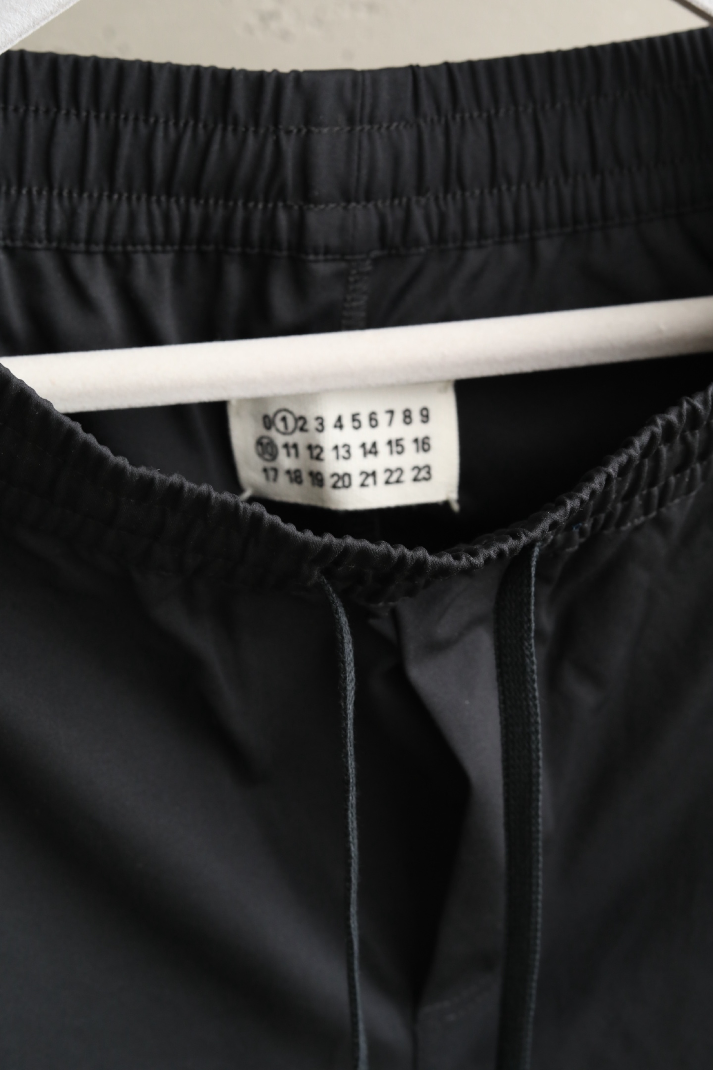 MMM三色微阔短裤｜时尚演绎 设计风格✨甄选定制化赋能聚酯纤维，轻质均匀的浆层外料，带来细腻丝滑触感的同