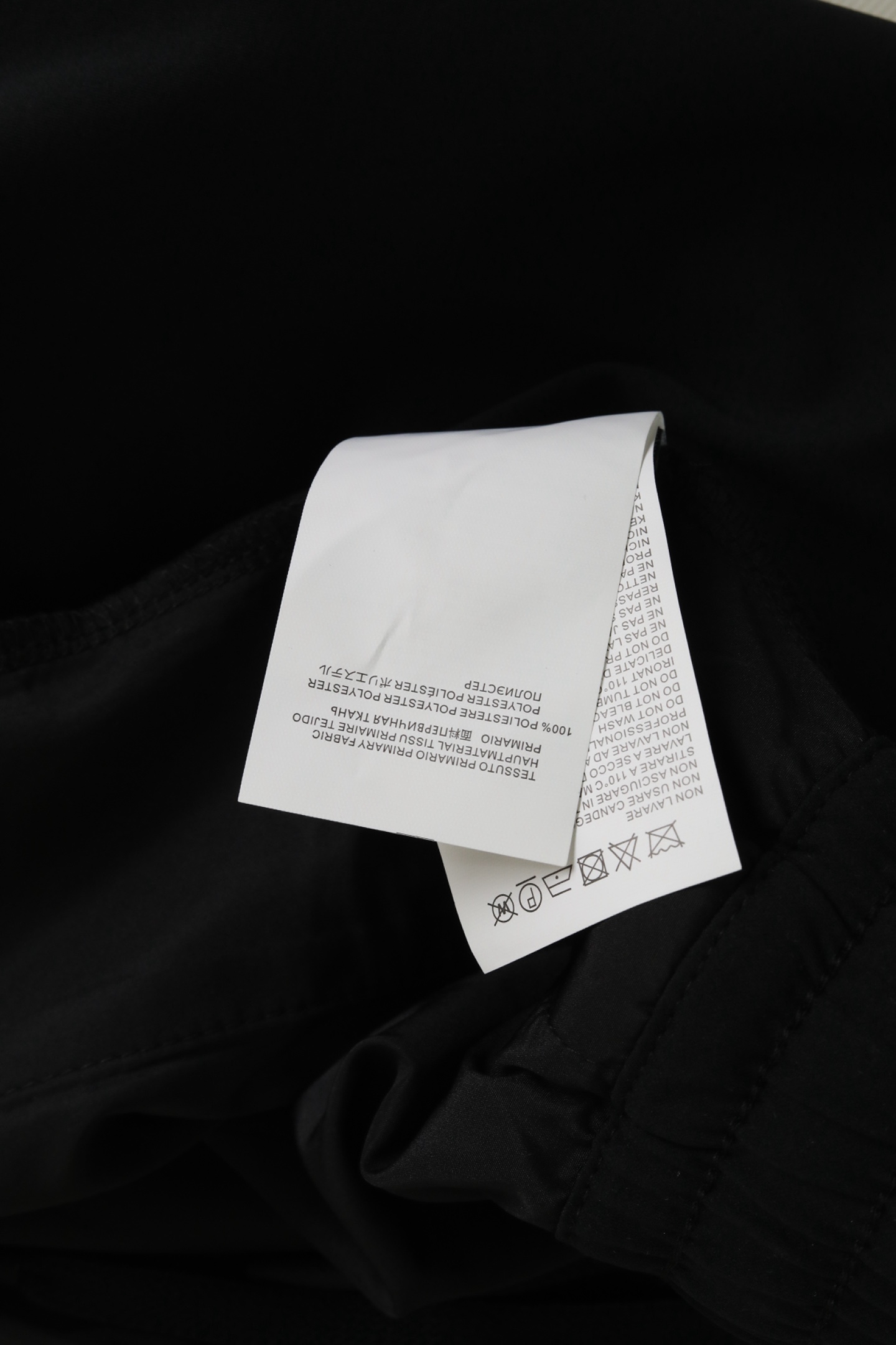 MMM三色微阔短裤｜时尚演绎 设计风格✨甄选定制化赋能聚酯纤维，轻质均匀的浆层外料，带来细腻丝滑触感的同