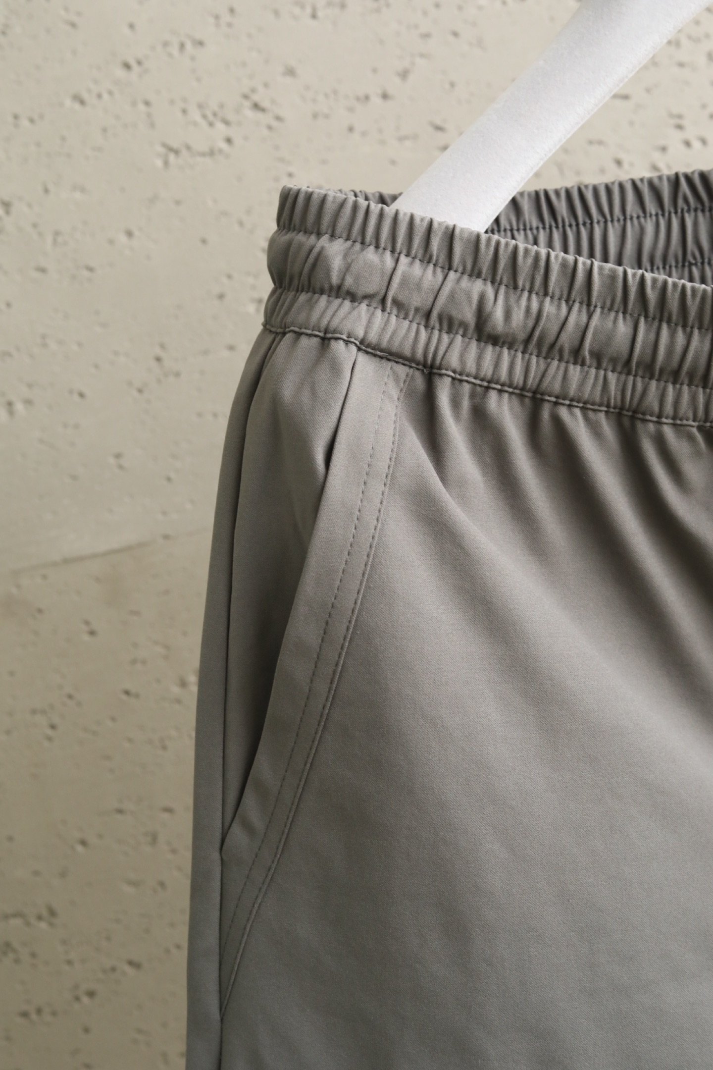 MMM三色微阔短裤｜时尚演绎 设计风格✨甄选定制化赋能聚酯纤维，轻质均匀的浆层外料，带来细腻丝滑触感的同