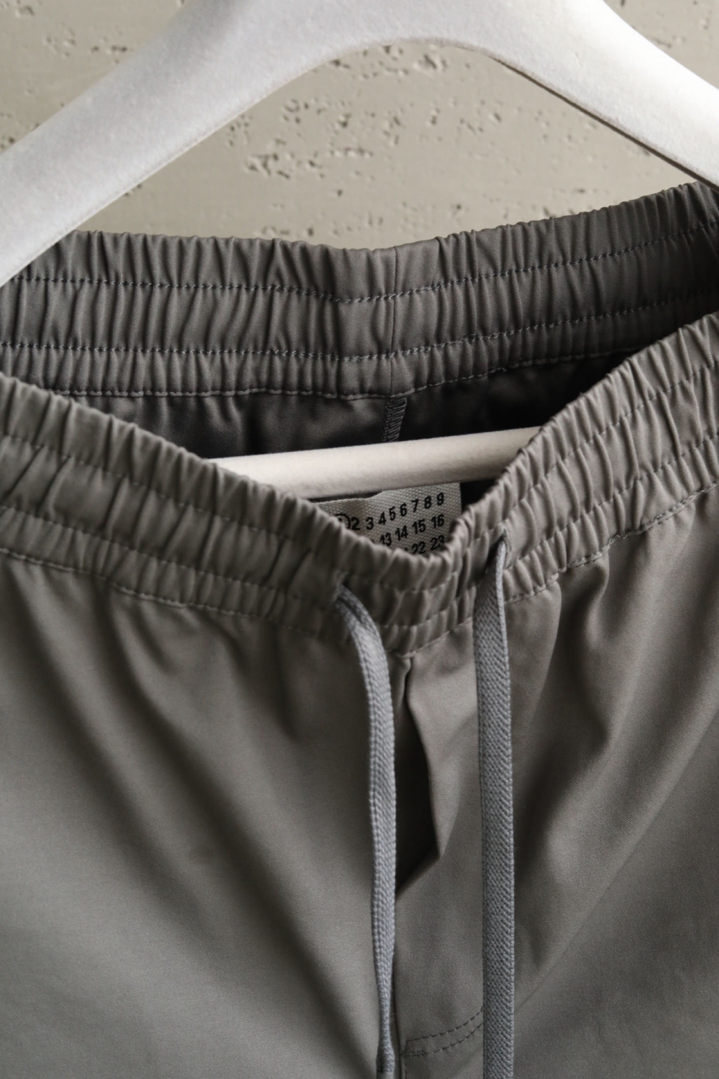 MMM三色微阔短裤｜时尚演绎 设计风格✨甄选定制化赋能聚酯纤维，轻质均匀的浆层外料，带来细腻丝滑触感的同