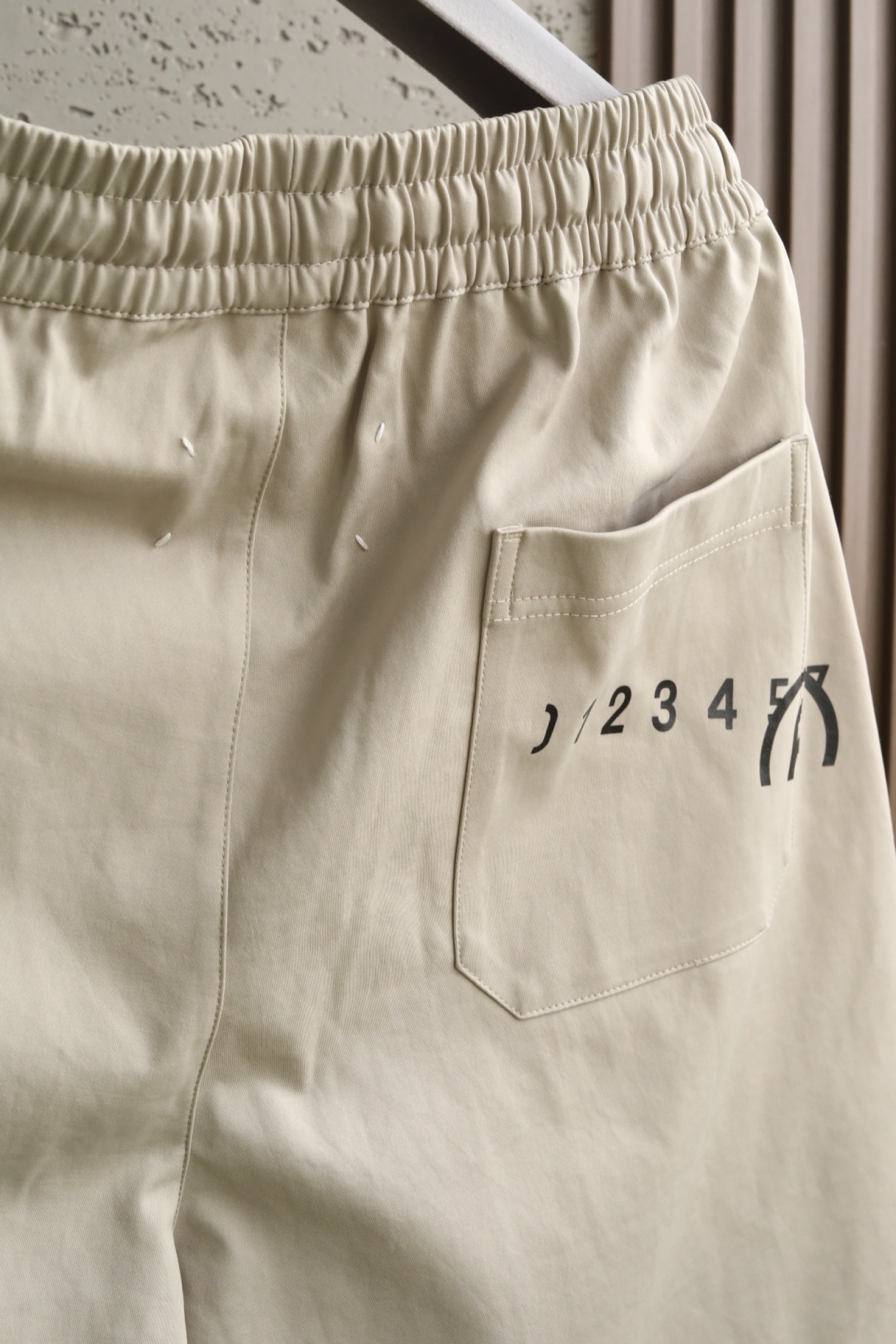 MMM三色微阔短裤｜时尚演绎 设计风格✨甄选定制化赋能聚酯纤维，轻质均匀的浆层外料，带来细腻丝滑触感的同