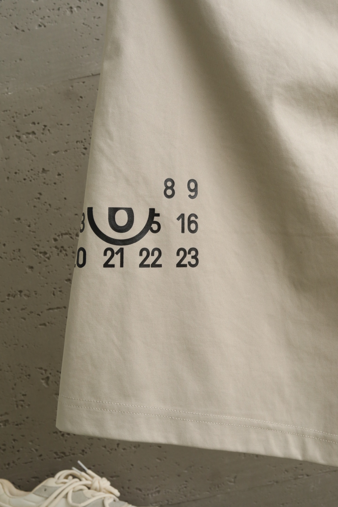 MMM三色微阔短裤｜时尚演绎 设计风格✨甄选定制化赋能聚酯纤维，轻质均匀的浆层外料，带来细腻丝滑触感的同