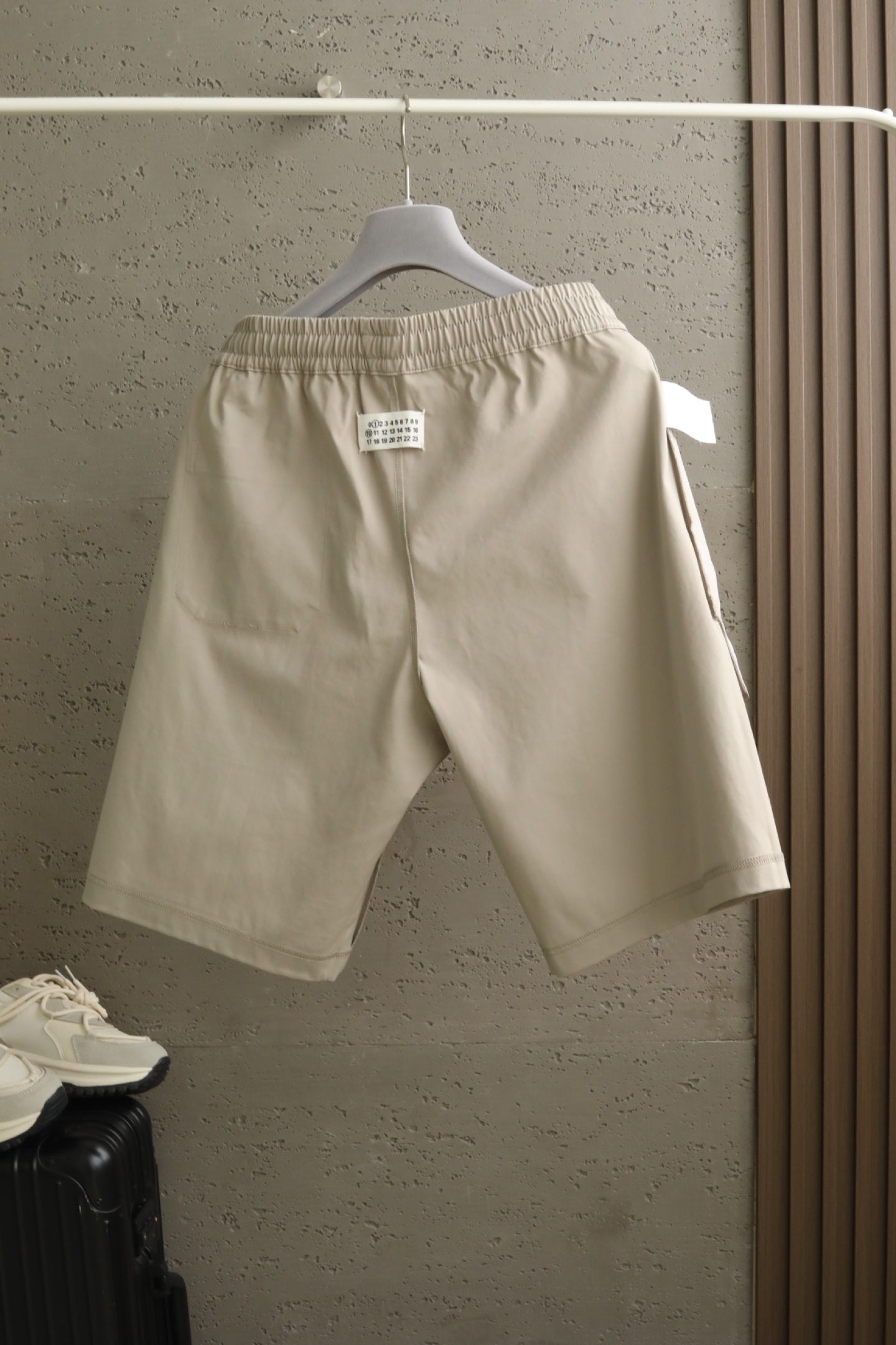 MMM三色微阔短裤｜时尚演绎 设计风格✨甄选定制化赋能聚酯纤维，轻质均匀的浆层外料，带来细腻丝滑触感的同