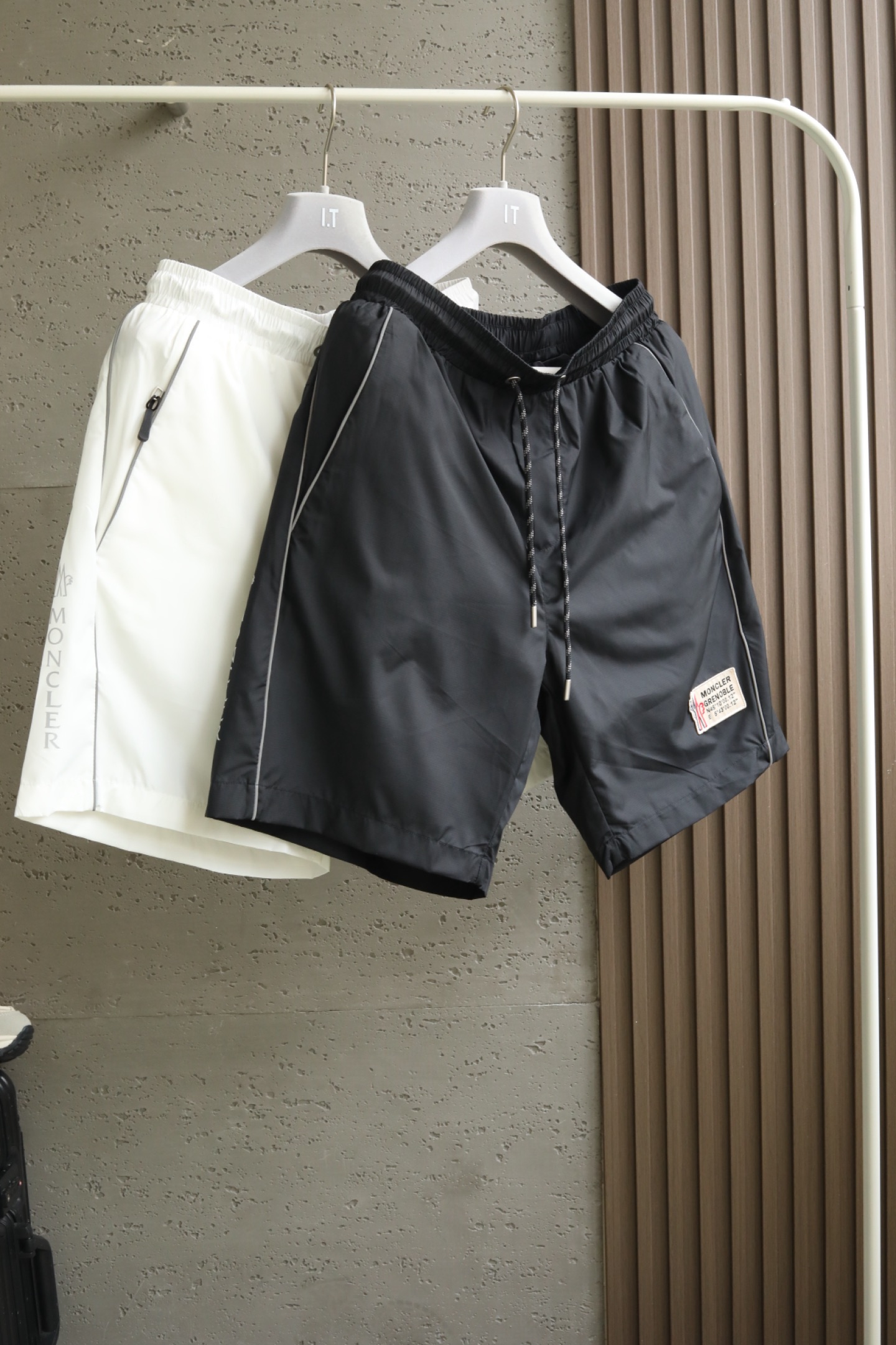 🔥🔥🔥2026年夏季上新 MO*CLER蒙口 26年夏季新款休闲短裤经典标识速干抽绳沙滩短裤采用高密度锦