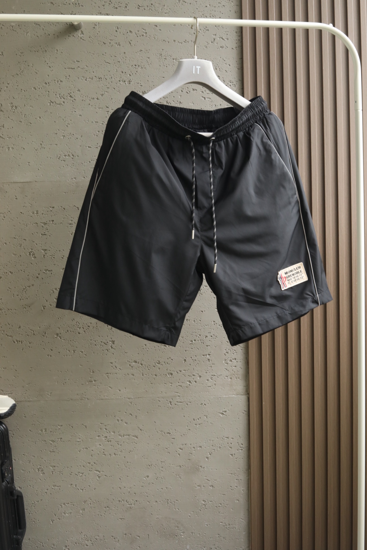 🔥🔥🔥2026年夏季上新 MO*CLER蒙口 26年夏季新款休闲短裤经典标识速干抽绳沙滩短裤采用高密度锦