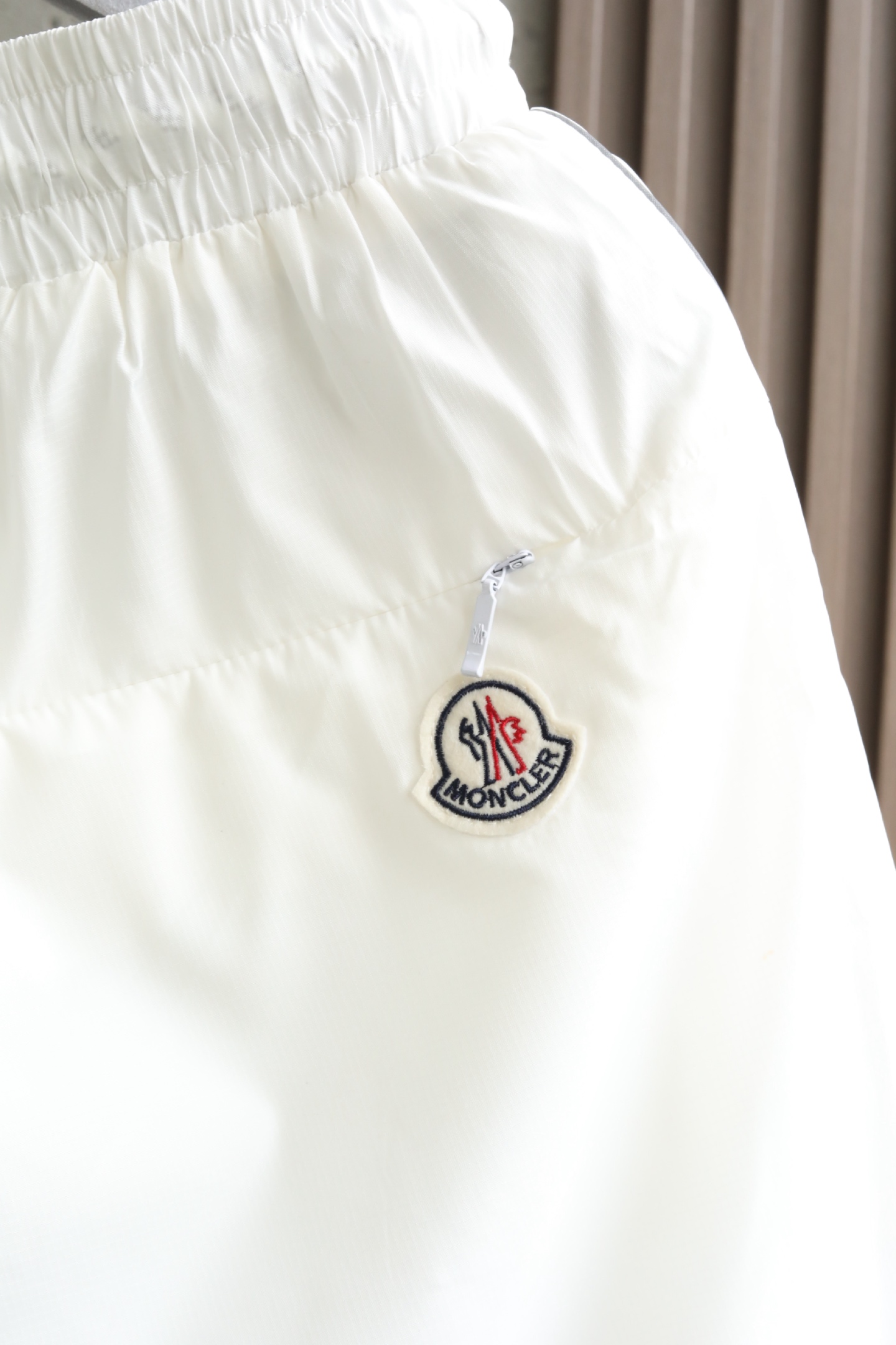 🔥🔥🔥2026年夏季上新 MO*CLER蒙口 26年夏季新款休闲短裤经典标识速干抽绳沙滩短裤采用高密度锦