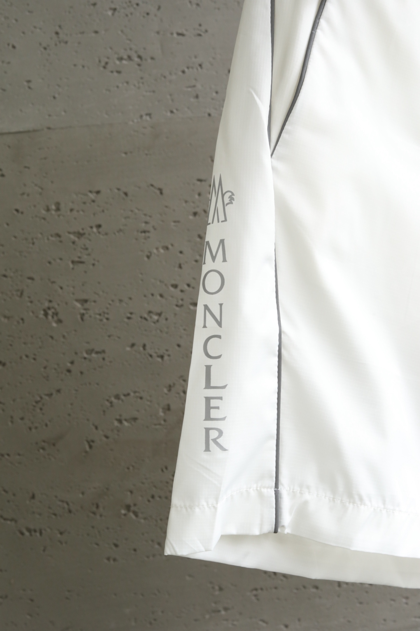 🔥🔥🔥2026年夏季上新 MO*CLER蒙口 26年夏季新款休闲短裤经典标识速干抽绳沙滩短裤采用高密度锦