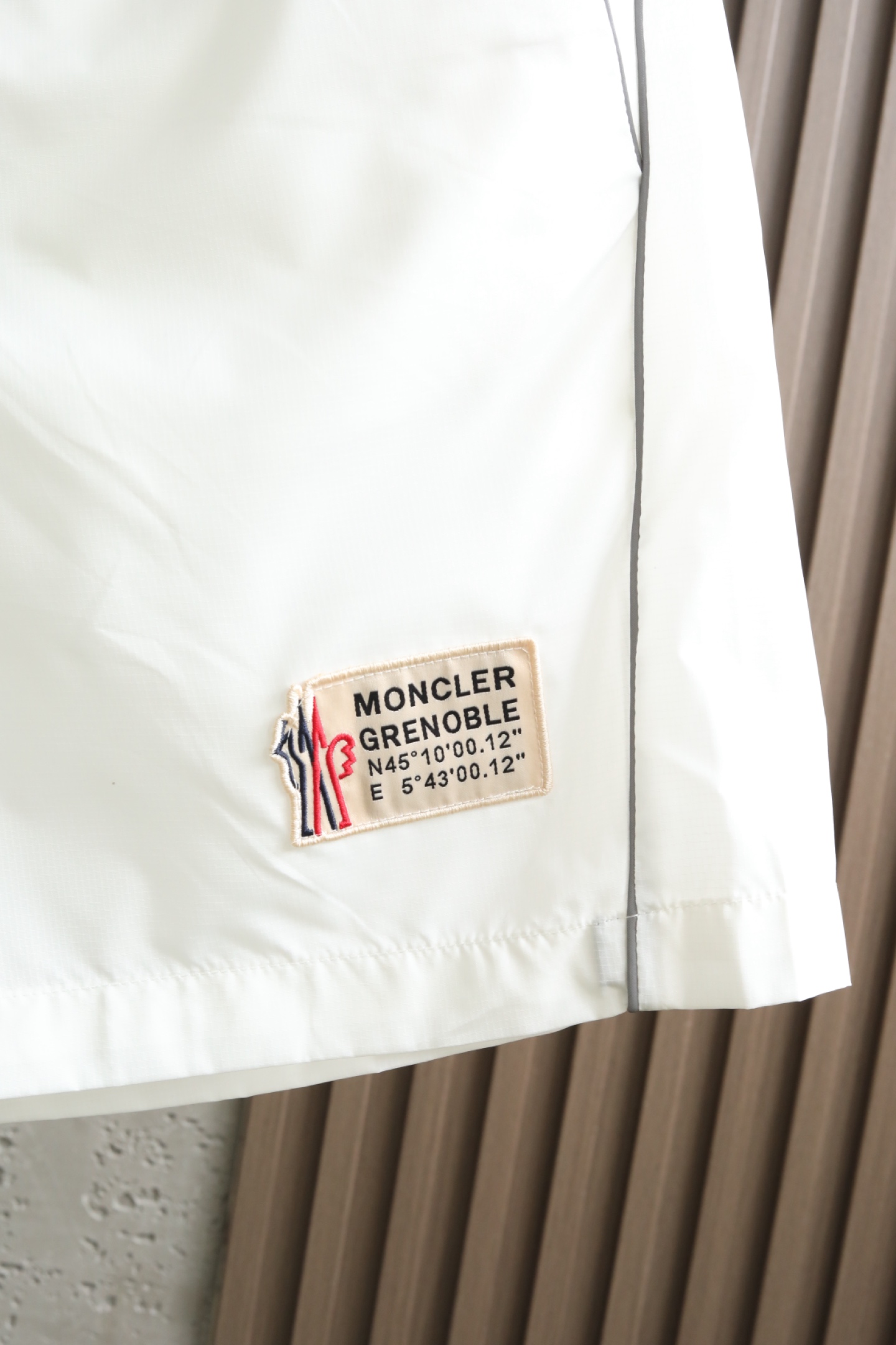 🔥🔥🔥2026年夏季上新 MO*CLER蒙口 26年夏季新款休闲短裤经典标识速干抽绳沙滩短裤采用高密度锦