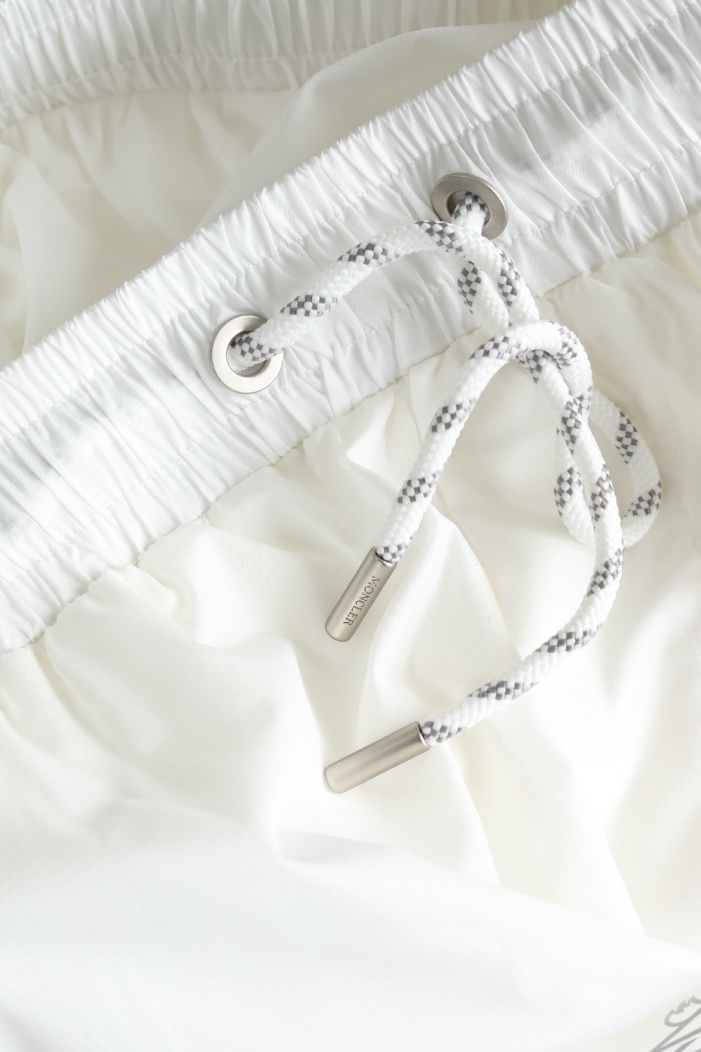 🔥🔥🔥2026年夏季上新 MO*CLER蒙口 26年夏季新款休闲短裤经典标识速干抽绳沙滩短裤采用高密度锦