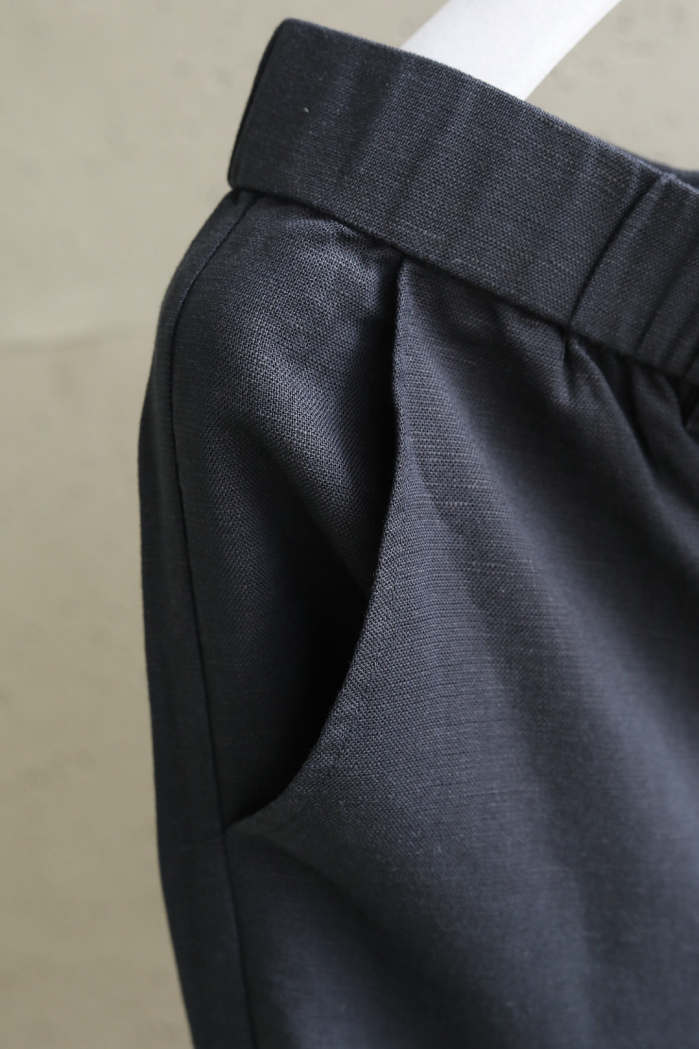 🆕 H家2026春夏新品｜高定亚麻天丝混纺休闲西裤 以70%🇫🇷亚麻混纺30%天丝的高端面料为基底，自带