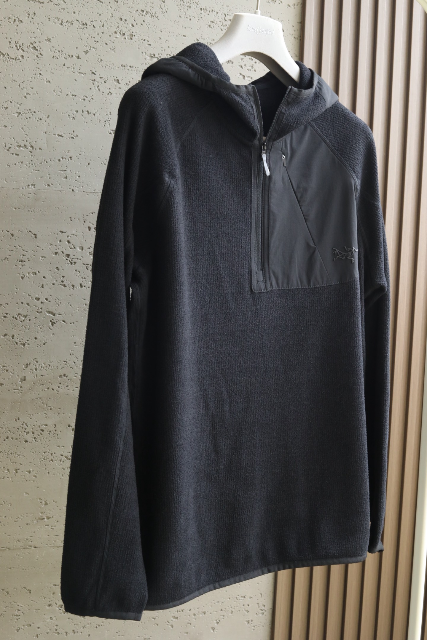 🆕 2026 Arc新品连帽半开襟抓绒上衣|松弛感秋日内搭 精选蜂窝肌理抓绒面料,触感蓬松锁温。半开襟半拉链结构,搭 🆕 2026 Arc新品连帽半开襟抓绒上衣|松弛感秋日内搭 精选蜂窝肌理抓绒面料,触感蓬松锁温。半开襟半拉链结构,搭