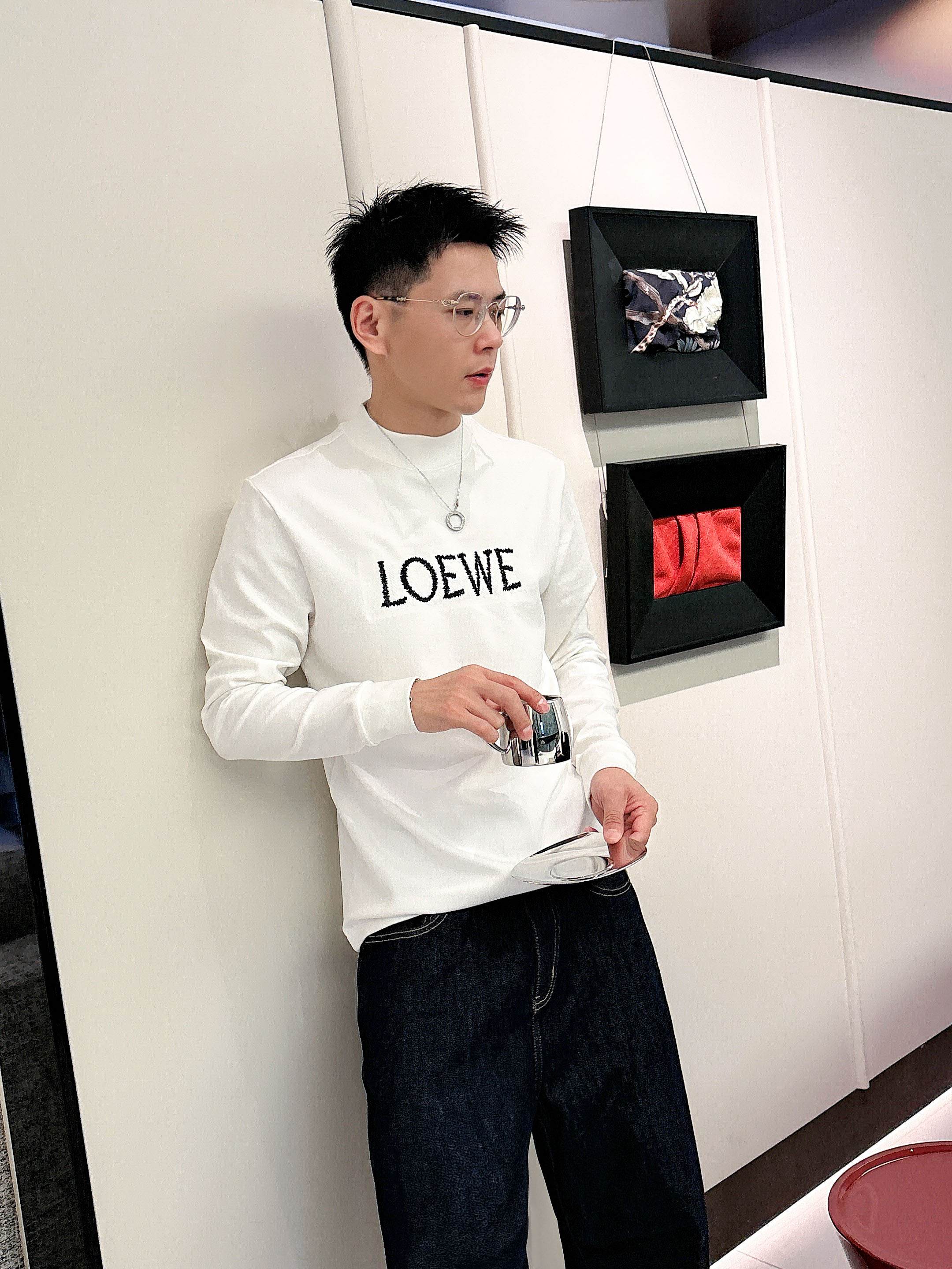 罗意威2025秋冬新款，定制面料，双针刺绣logo，舒适性与透气性兼优，柔软抗皱弹性和垂性极佳，无论是单