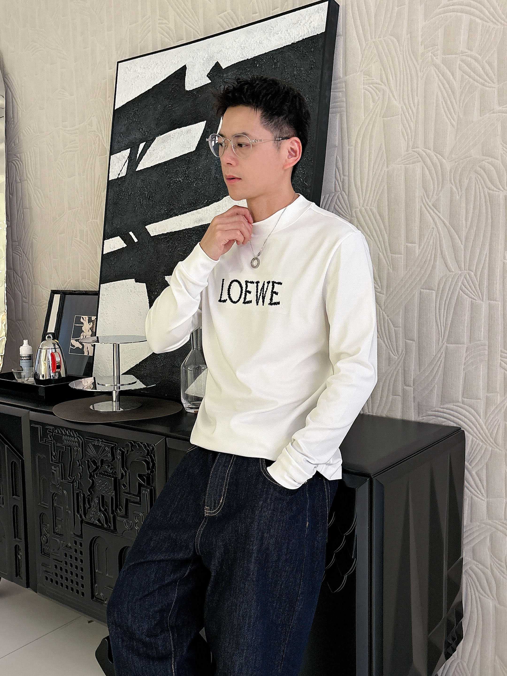 罗意威2025秋冬新款，定制面料，双针刺绣logo，舒适性与透气性兼优，柔软抗皱弹性和垂性极佳，无论是单