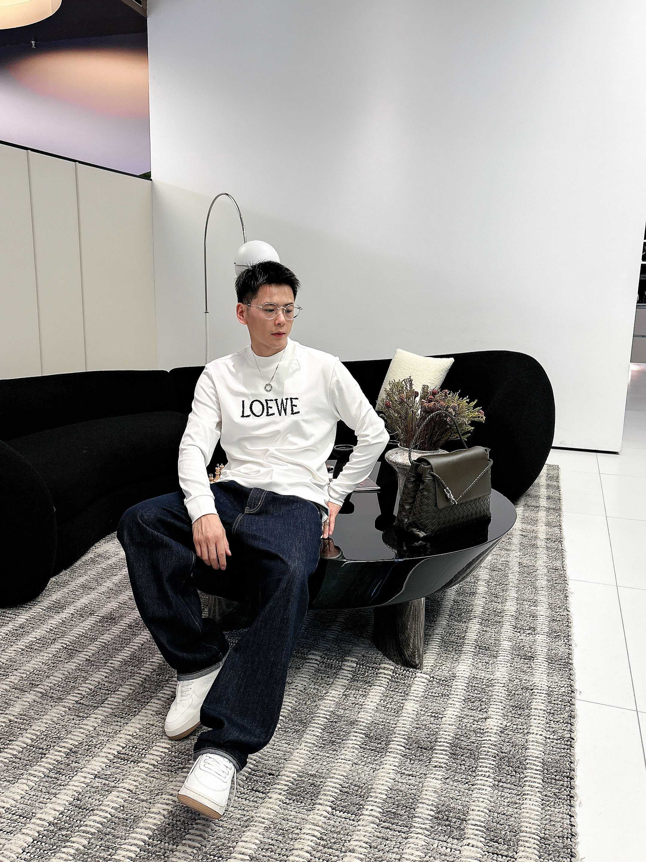 罗意威2025秋冬新款，定制面料，双针刺绣logo，舒适性与透气性兼优，柔软抗皱弹性和垂性极佳，无论是单