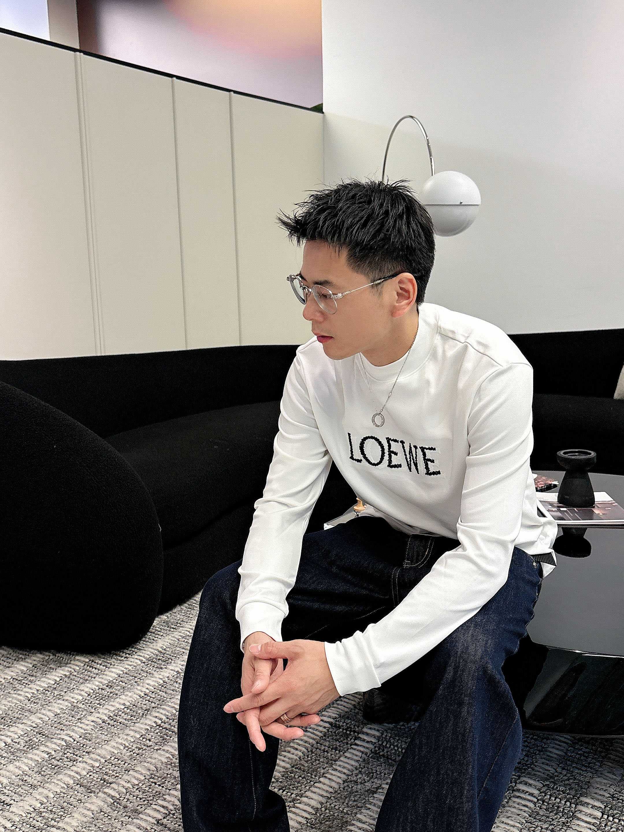 罗意威2025秋冬新款，定制面料，双针刺绣logo，舒适性与透气性兼优，柔软抗皱弹性和垂性极佳，无论是单