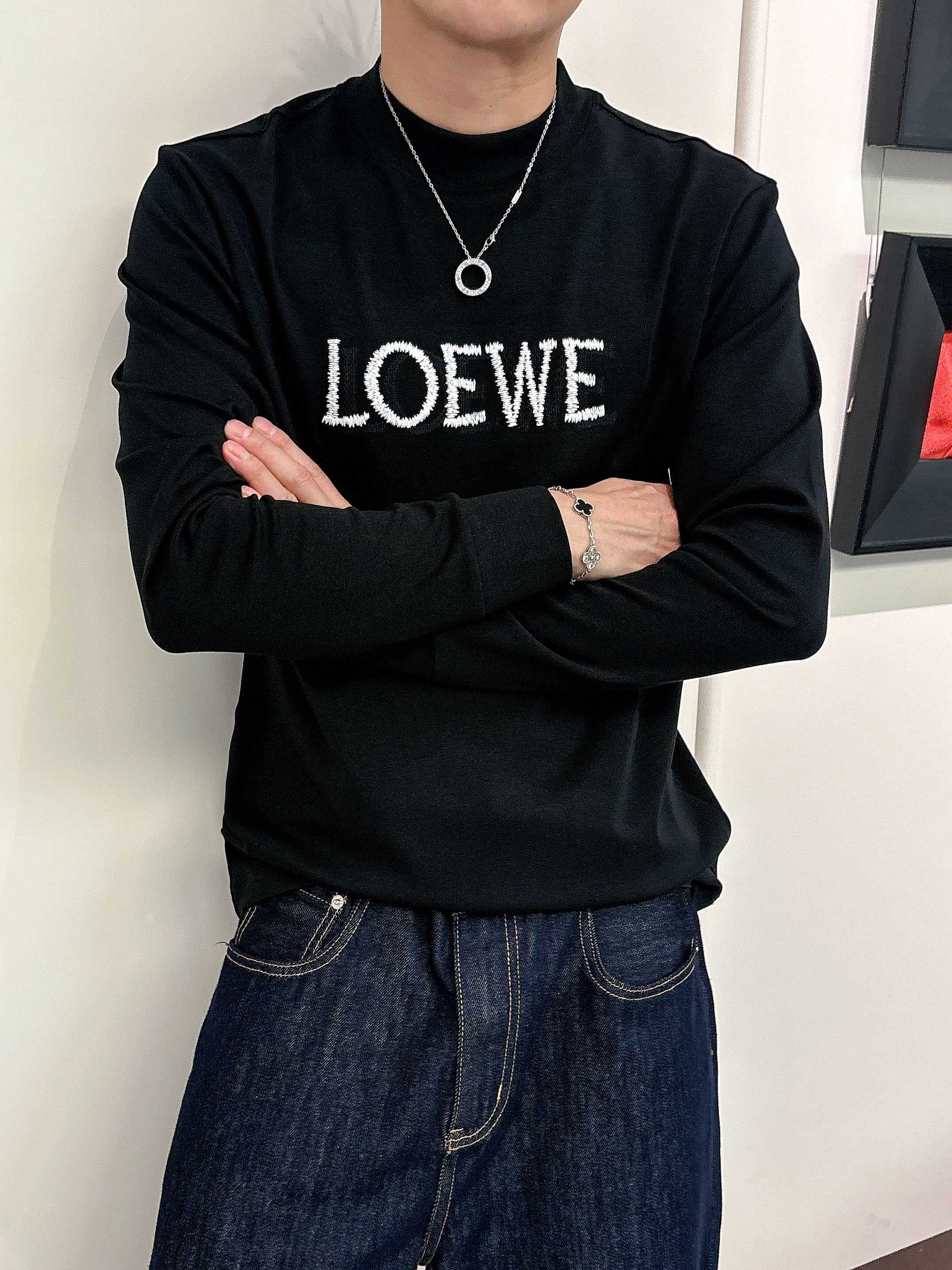 罗意威2025秋冬新款，定制面料，双针刺绣logo，舒适性与透气性兼优，柔软抗皱弹性和垂性极佳，无论是单