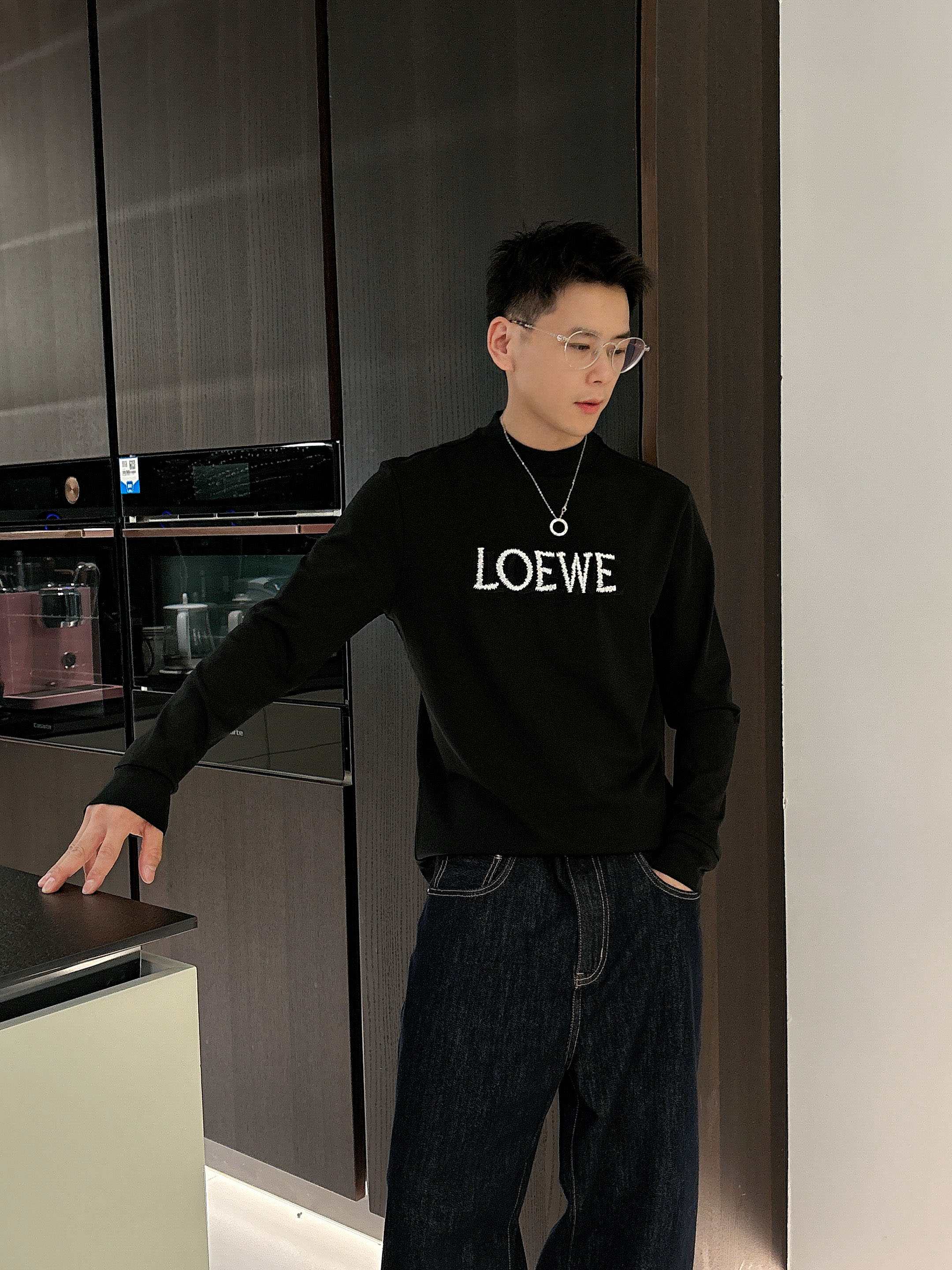 罗意威2025秋冬新款，定制面料，双针刺绣logo，舒适性与透气性兼优，柔软抗皱弹性和垂性极佳，无论是单