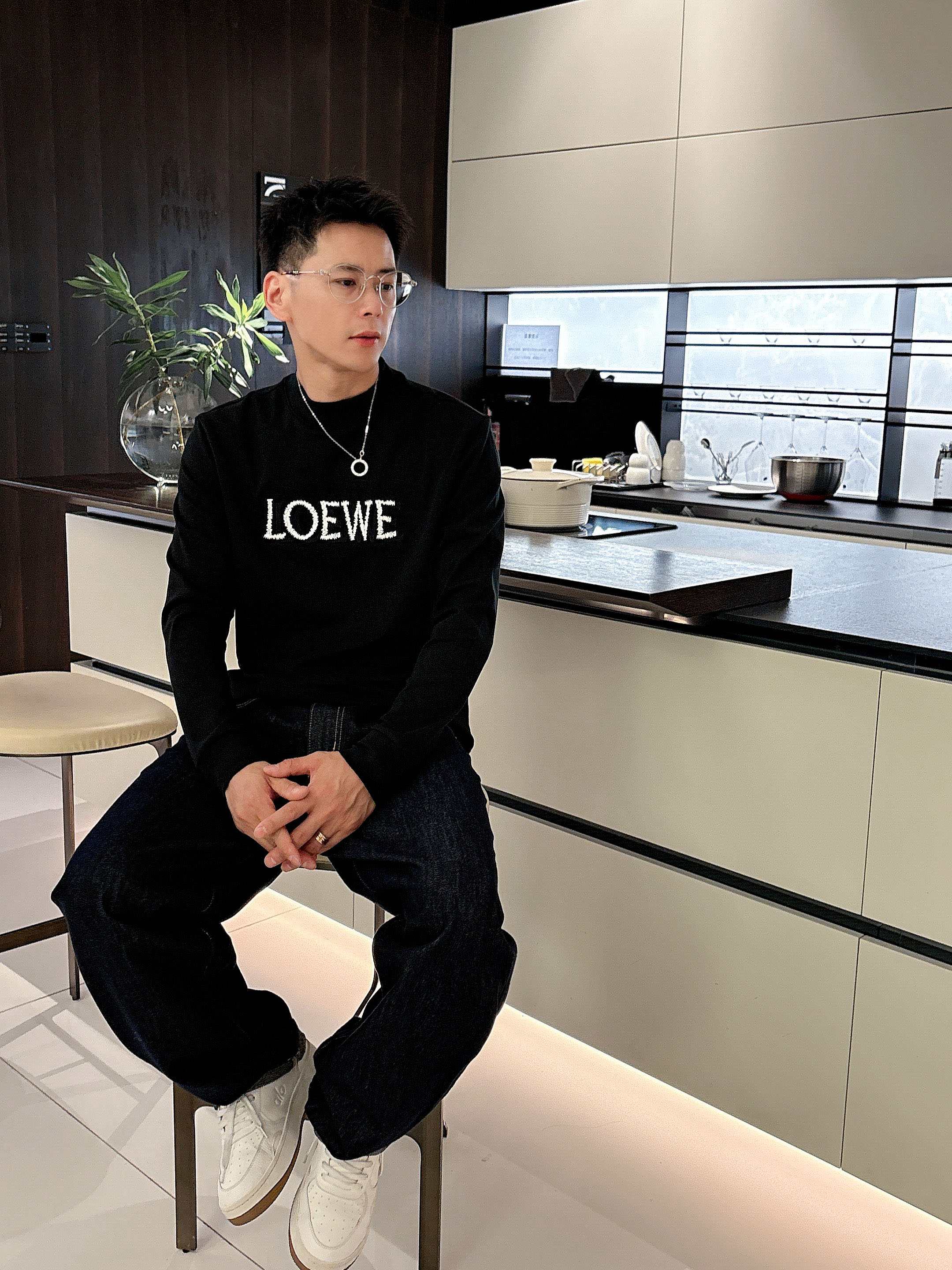 罗意威2025秋冬新款，定制面料，双针刺绣logo，舒适性与透气性兼优，柔软抗皱弹性和垂性极佳，无论是单