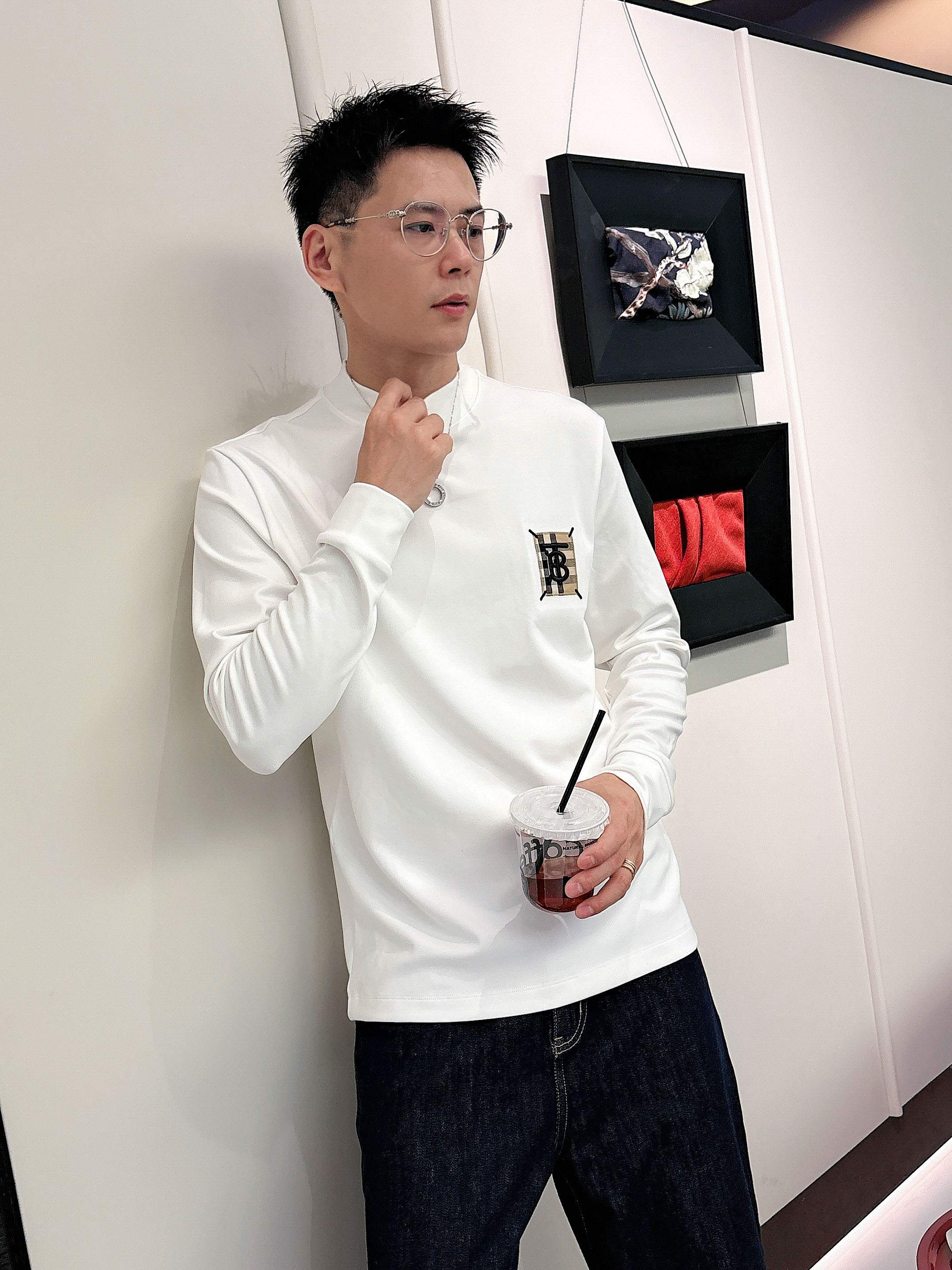 巴宝莉2025秋冬新款，定制面料，定制logo，舒适性与透气性兼优，柔软抗皱弹性和垂性极佳，无论是单穿或