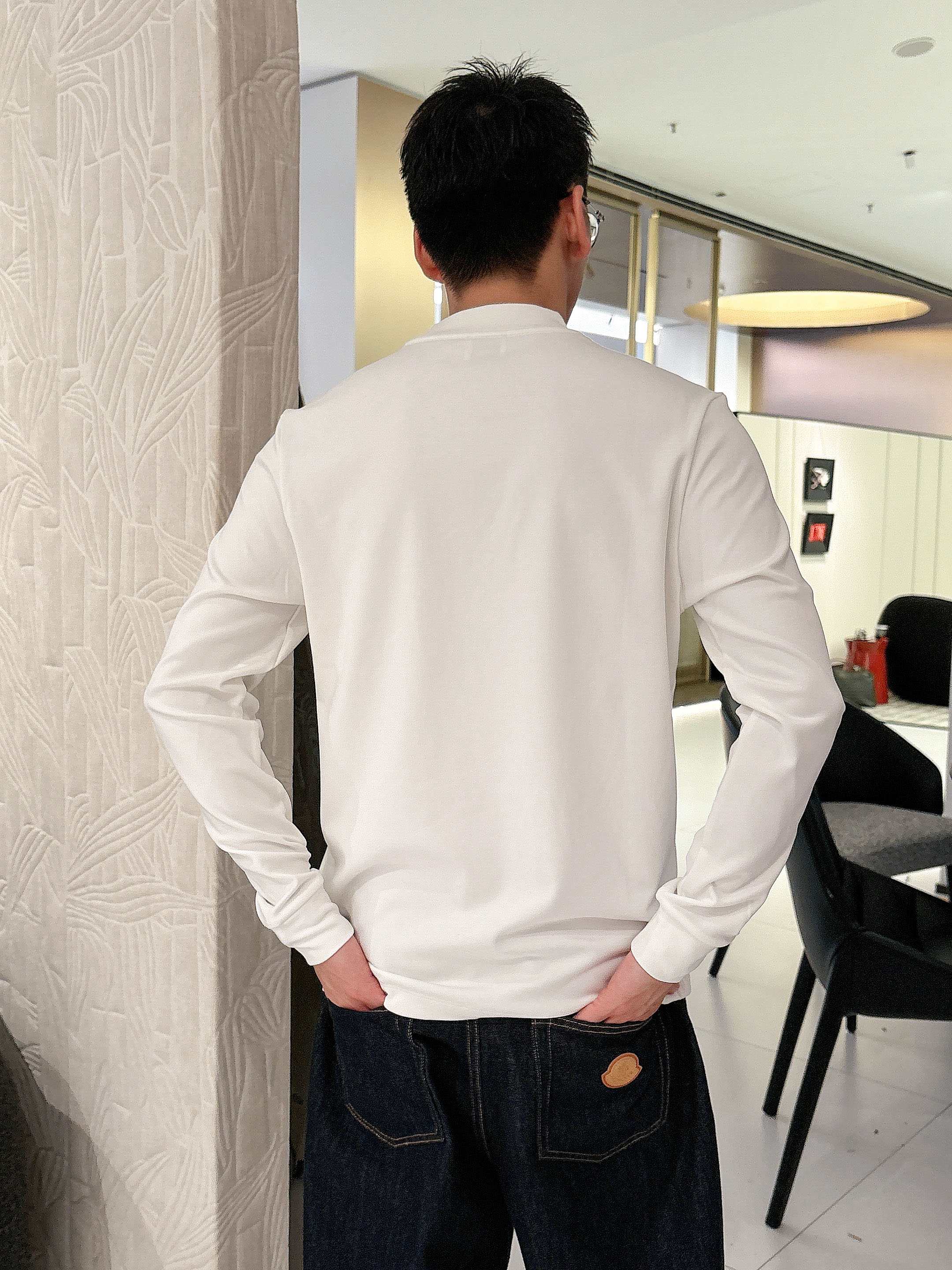 巴宝莉2025秋冬新款，定制面料，定制logo，舒适性与透气性兼优，柔软抗皱弹性和垂性极佳，无论是单穿或