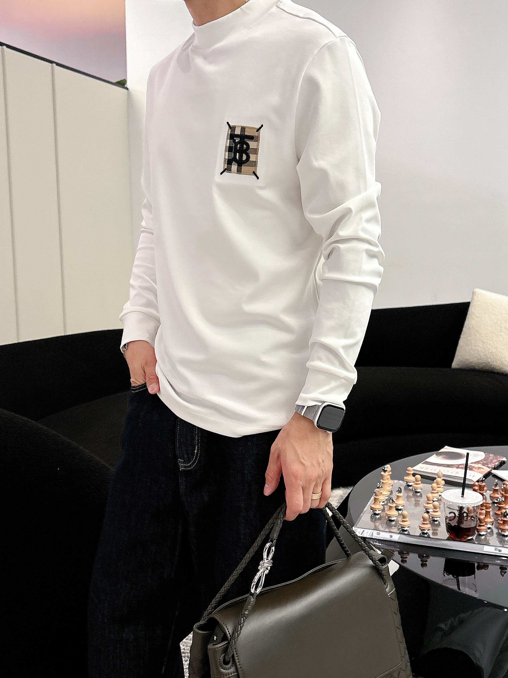 巴宝莉2025秋冬新款，定制面料，定制logo，舒适性与透气性兼优，柔软抗皱弹性和垂性极佳，无论是单穿或