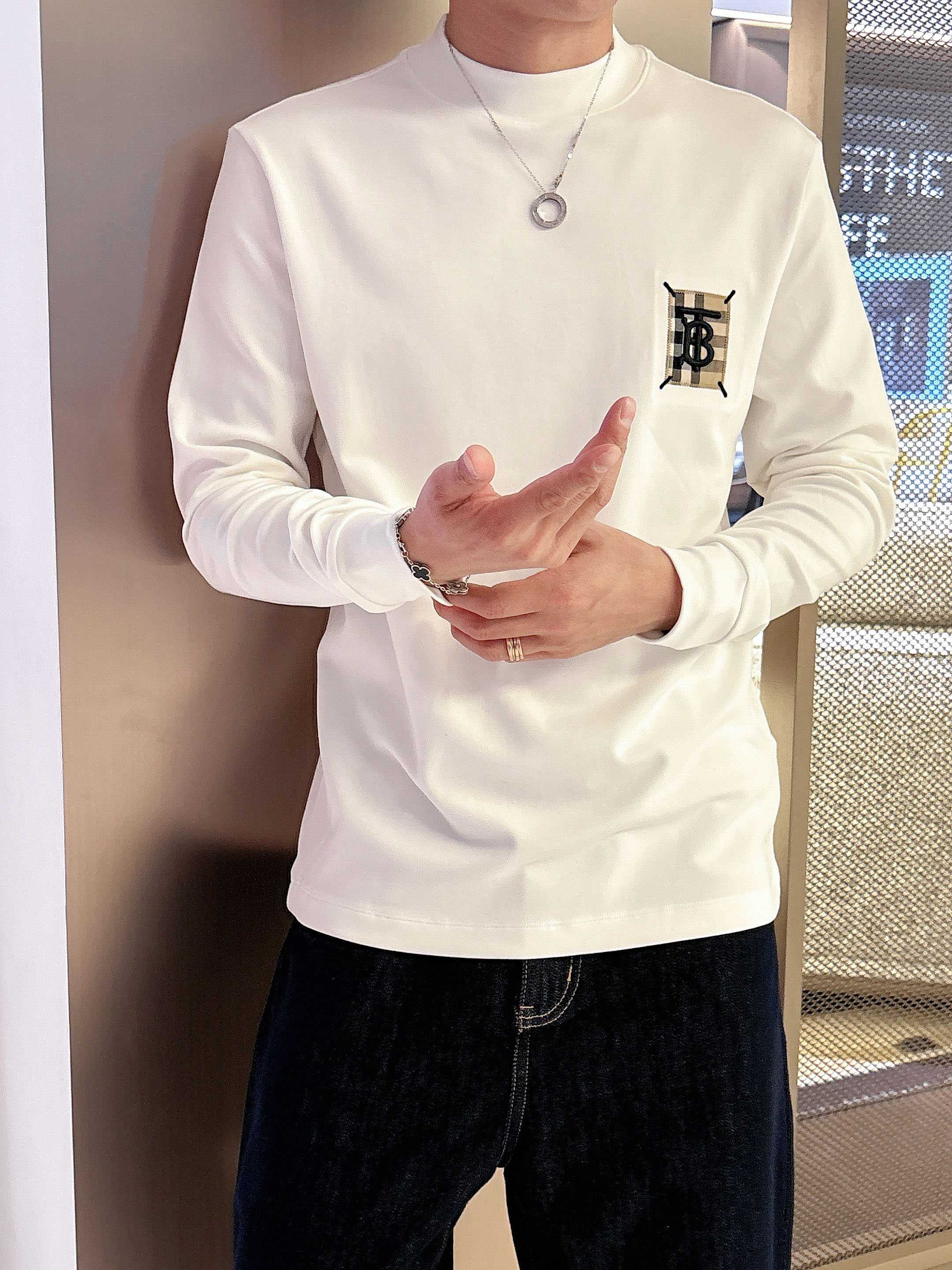 巴宝莉2025秋冬新款，定制面料，定制logo，舒适性与透气性兼优，柔软抗皱弹性和垂性极佳，无论是单穿或