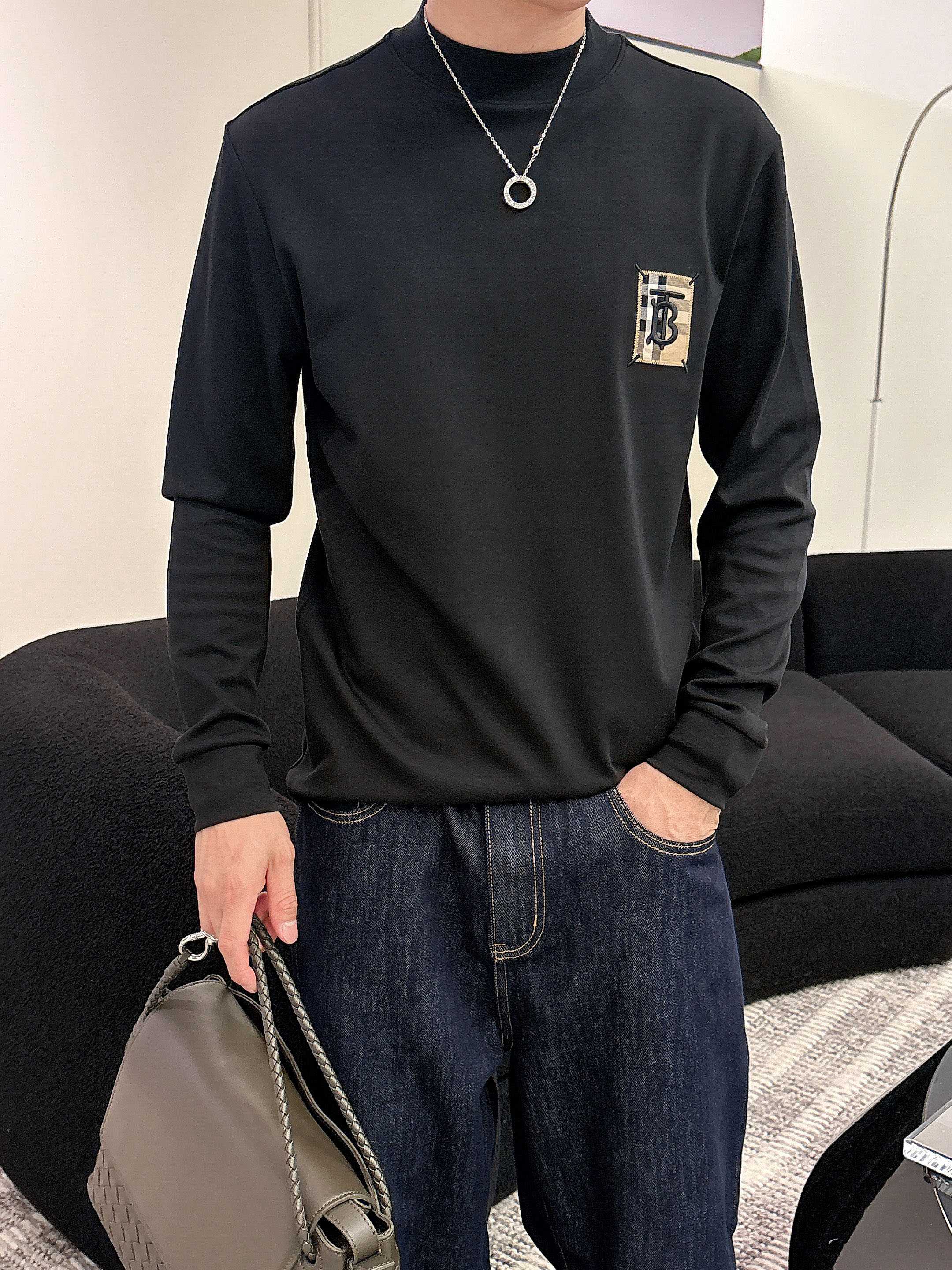 巴宝莉2025秋冬新款，定制面料，定制logo，舒适性与透气性兼优，柔软抗皱弹性和垂性极佳，无论是单穿或