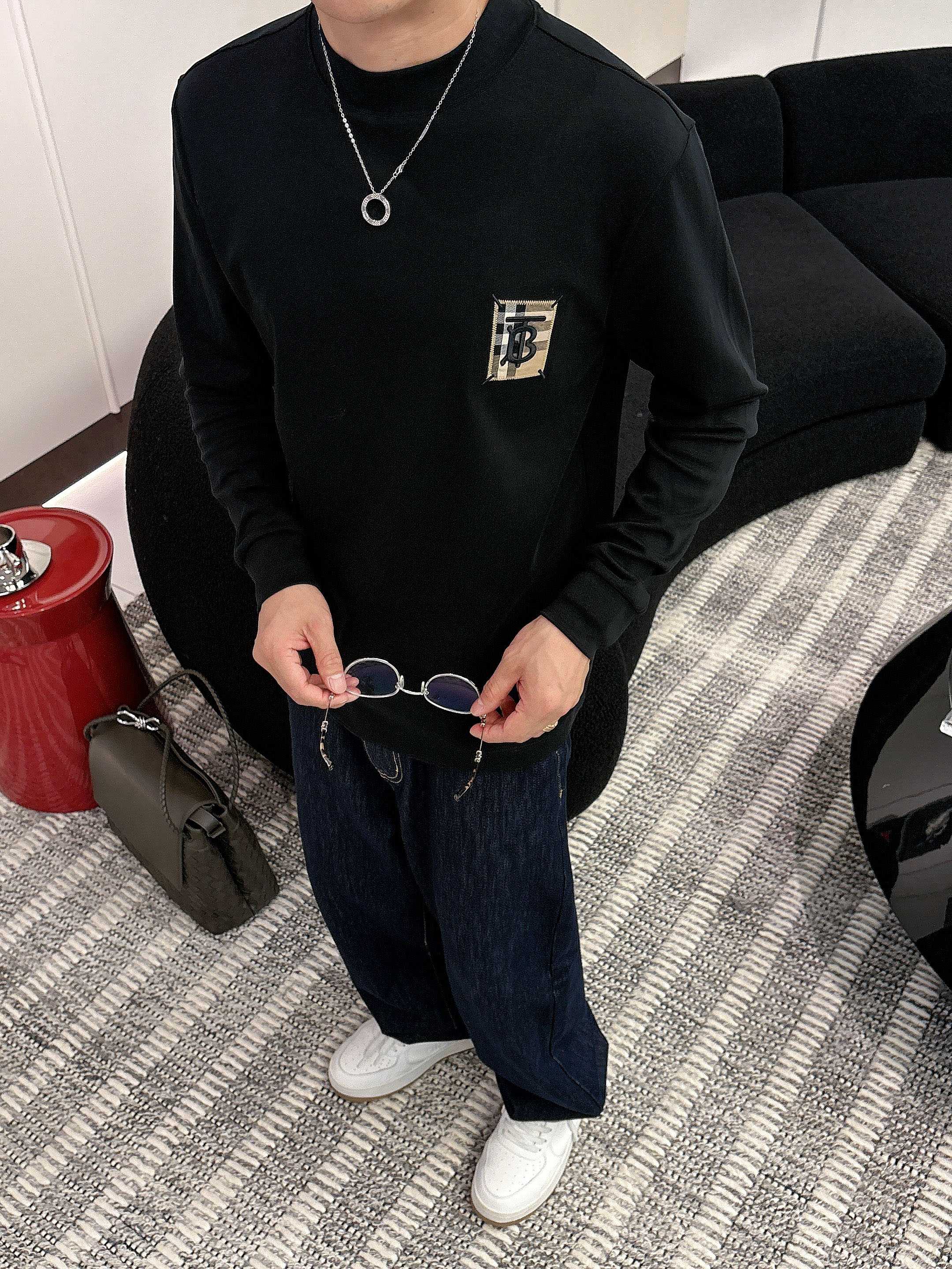 巴宝莉2025秋冬新款，定制面料，定制logo，舒适性与透气性兼优，柔软抗皱弹性和垂性极佳，无论是单穿或