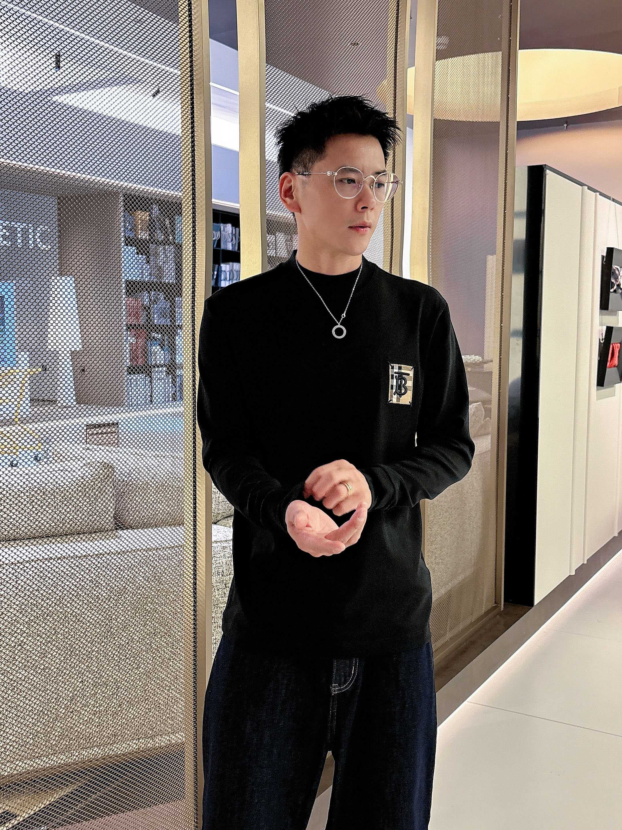 巴宝莉2025秋冬新款，定制面料，定制logo，舒适性与透气性兼优，柔软抗皱弹性和垂性极佳，无论是单穿或