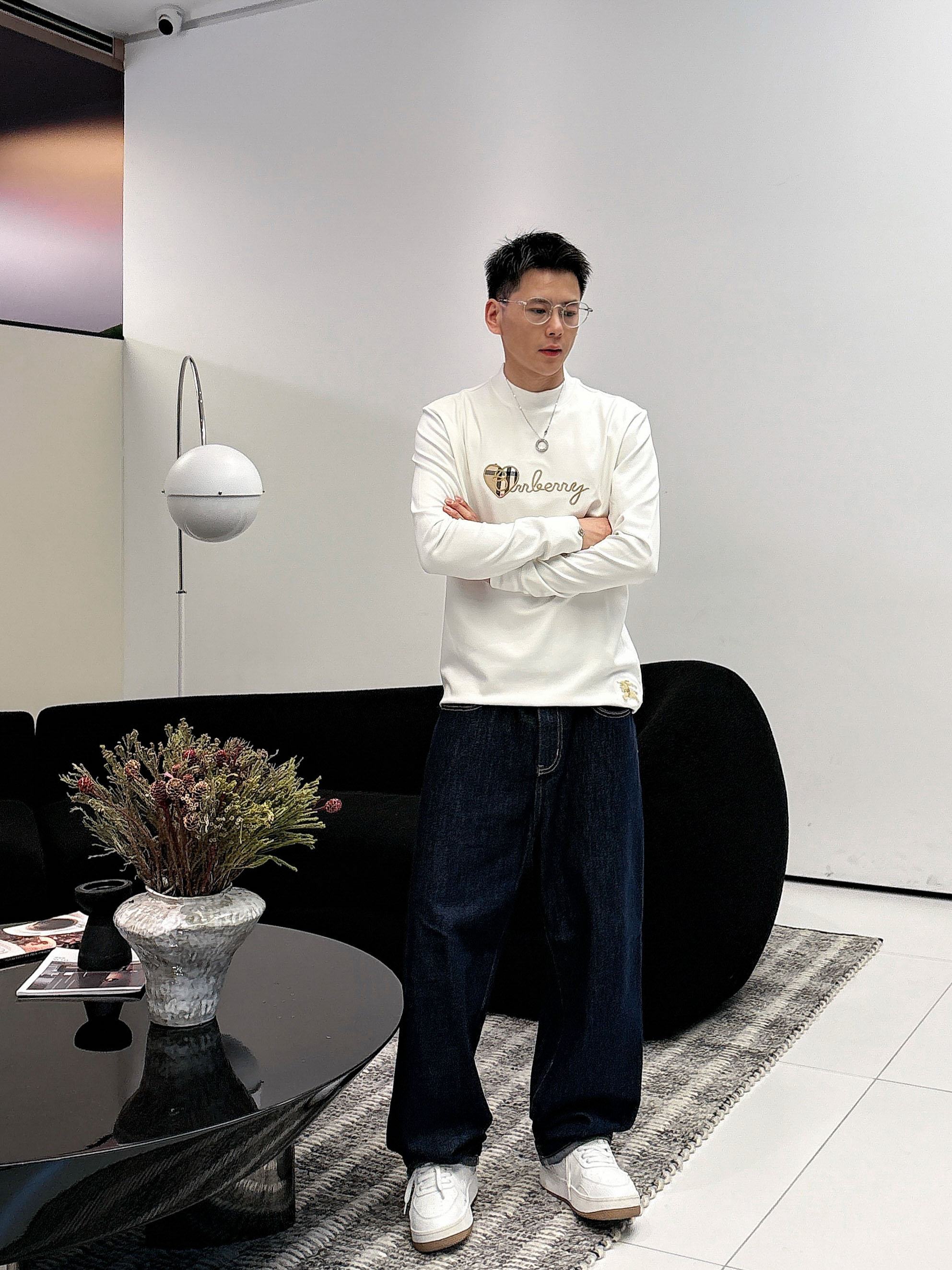 巴宝莉2025秋冬新款，定制面料，定制刺绣logo，舒适性与透气性兼优，柔软抗皱弹性和垂性极佳，无论是单