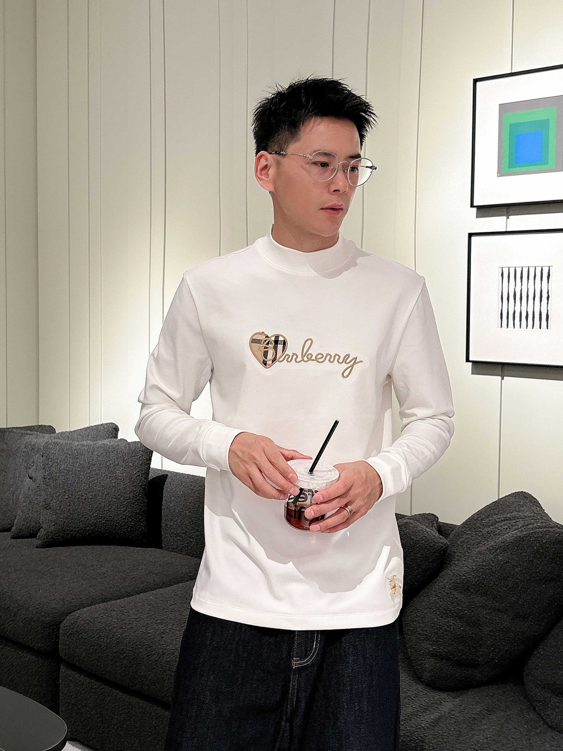 巴宝莉2025秋冬新款，定制面料，定制刺绣logo，舒适性与透气性兼优，柔软抗皱弹性和垂性极佳，无论是单