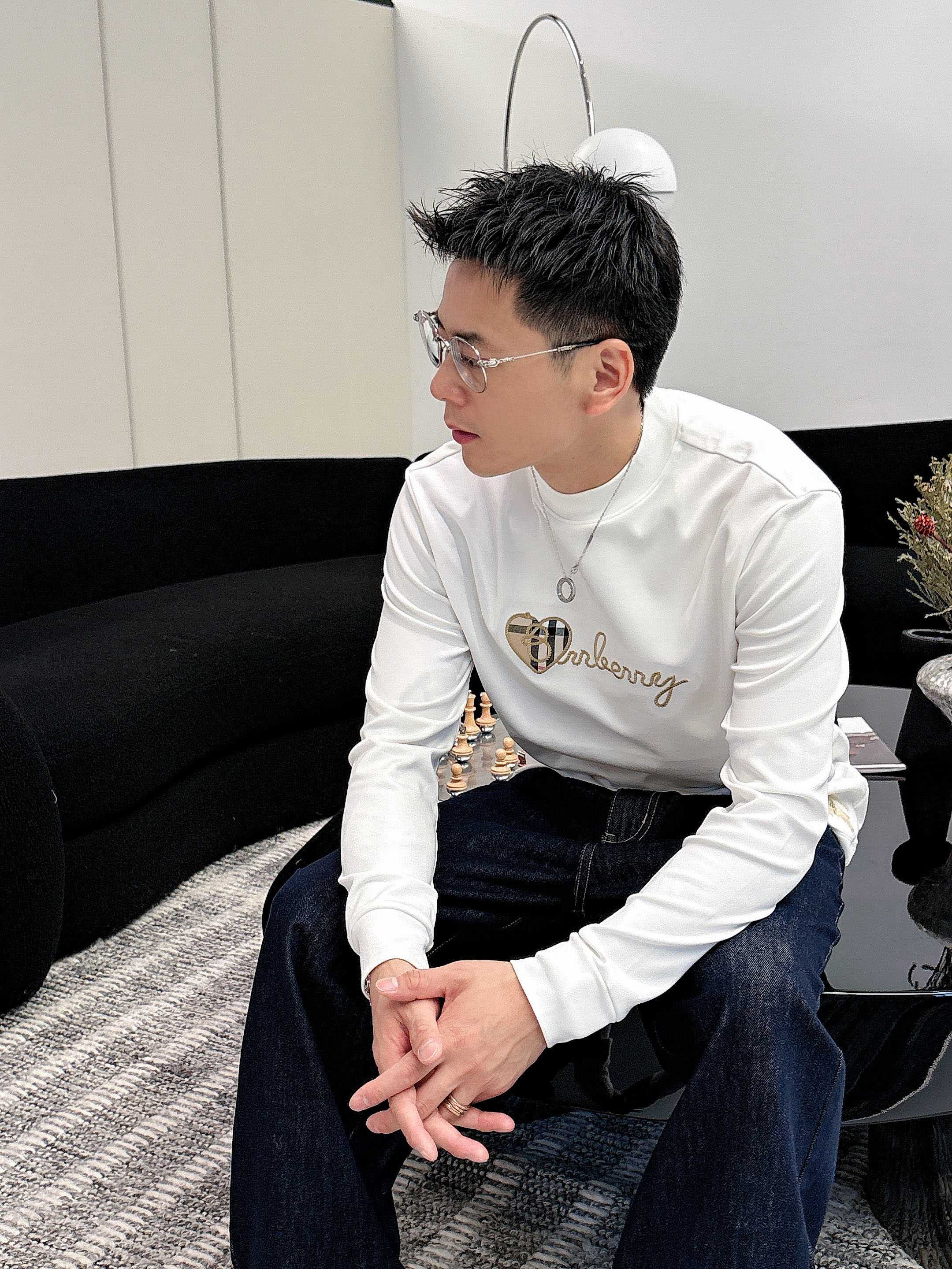 巴宝莉2025秋冬新款，定制面料，定制刺绣logo，舒适性与透气性兼优，柔软抗皱弹性和垂性极佳，无论是单